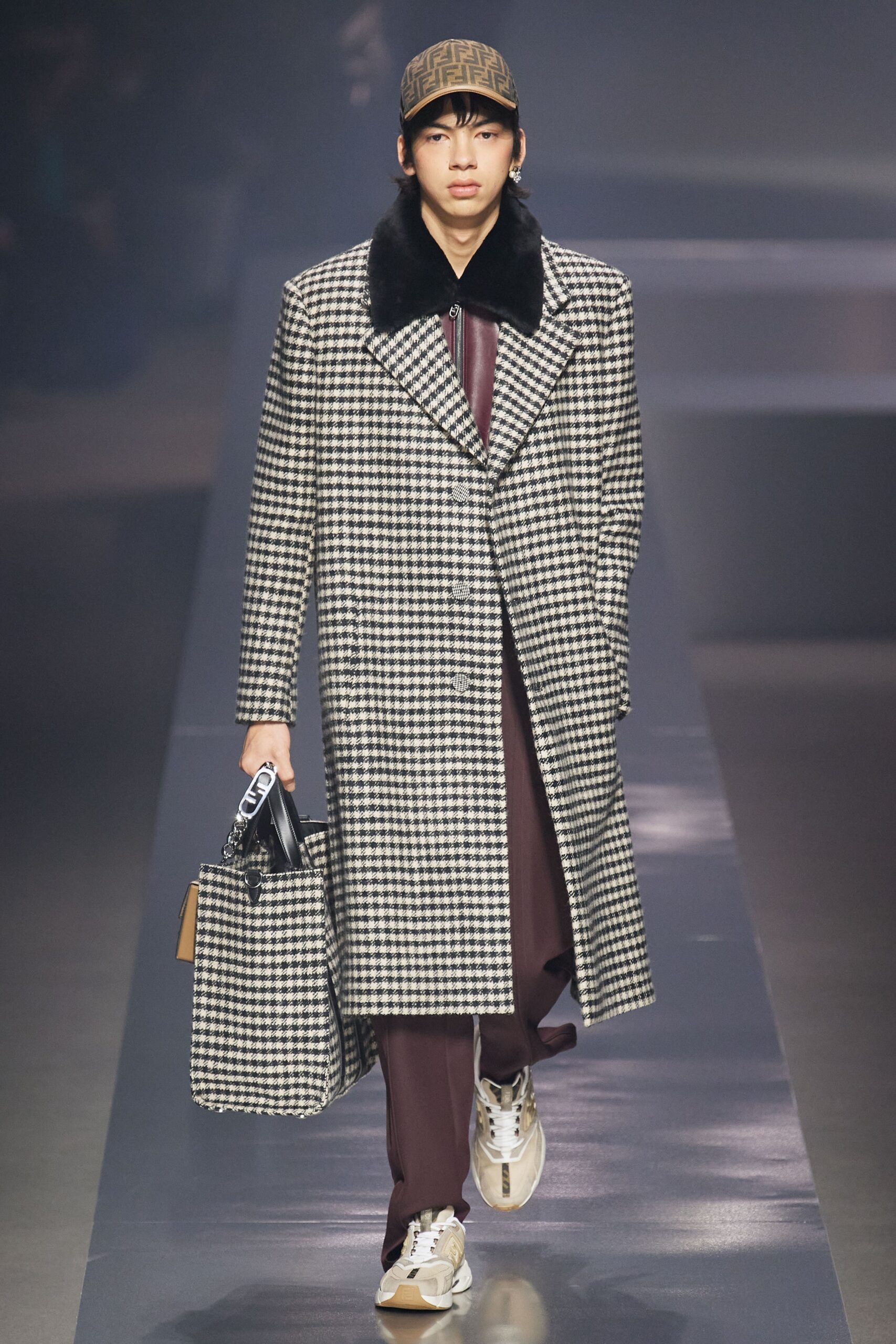 Fendi F/W 22 Menswear Look 17