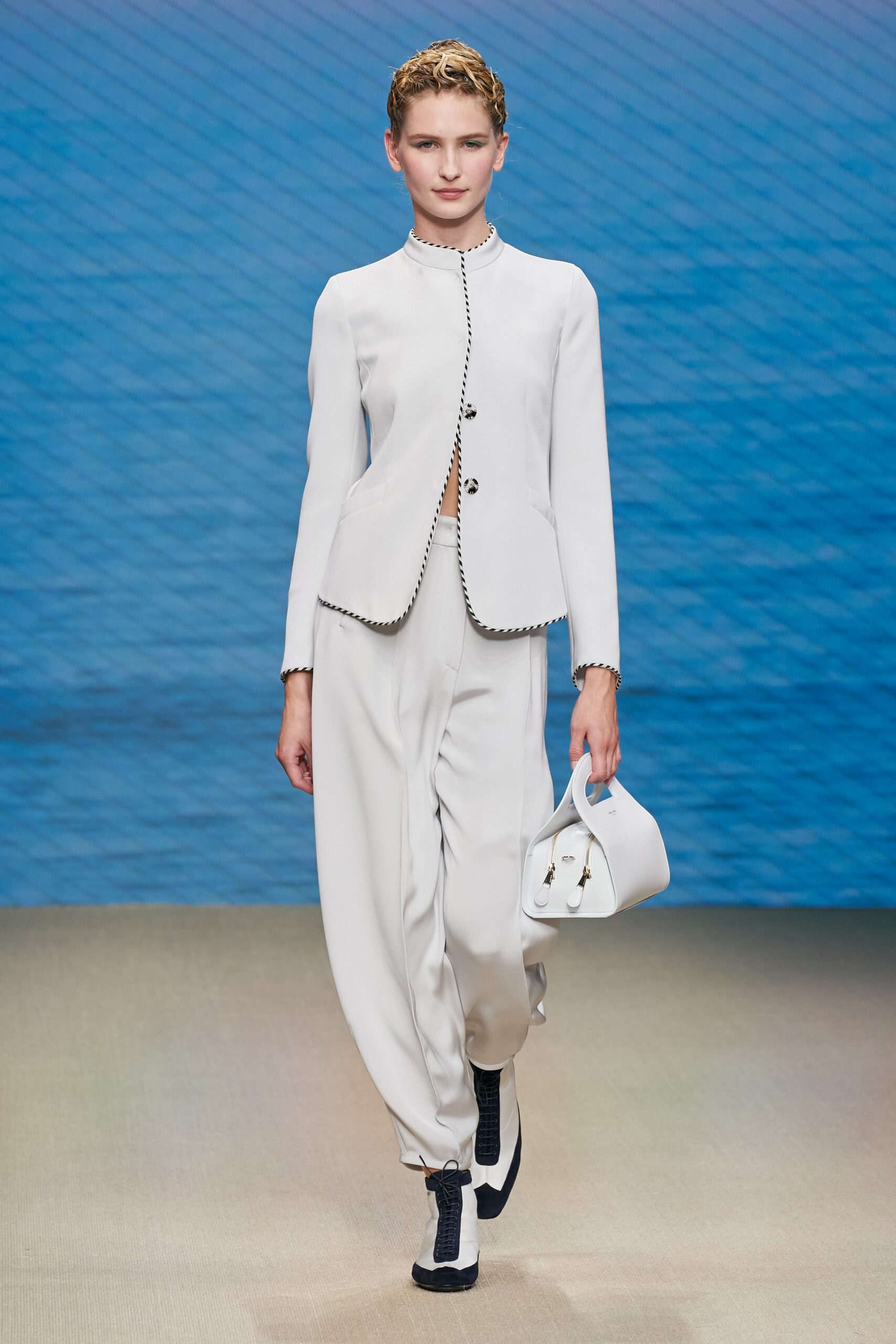 Giorgio Armani S/S 22 Look 17