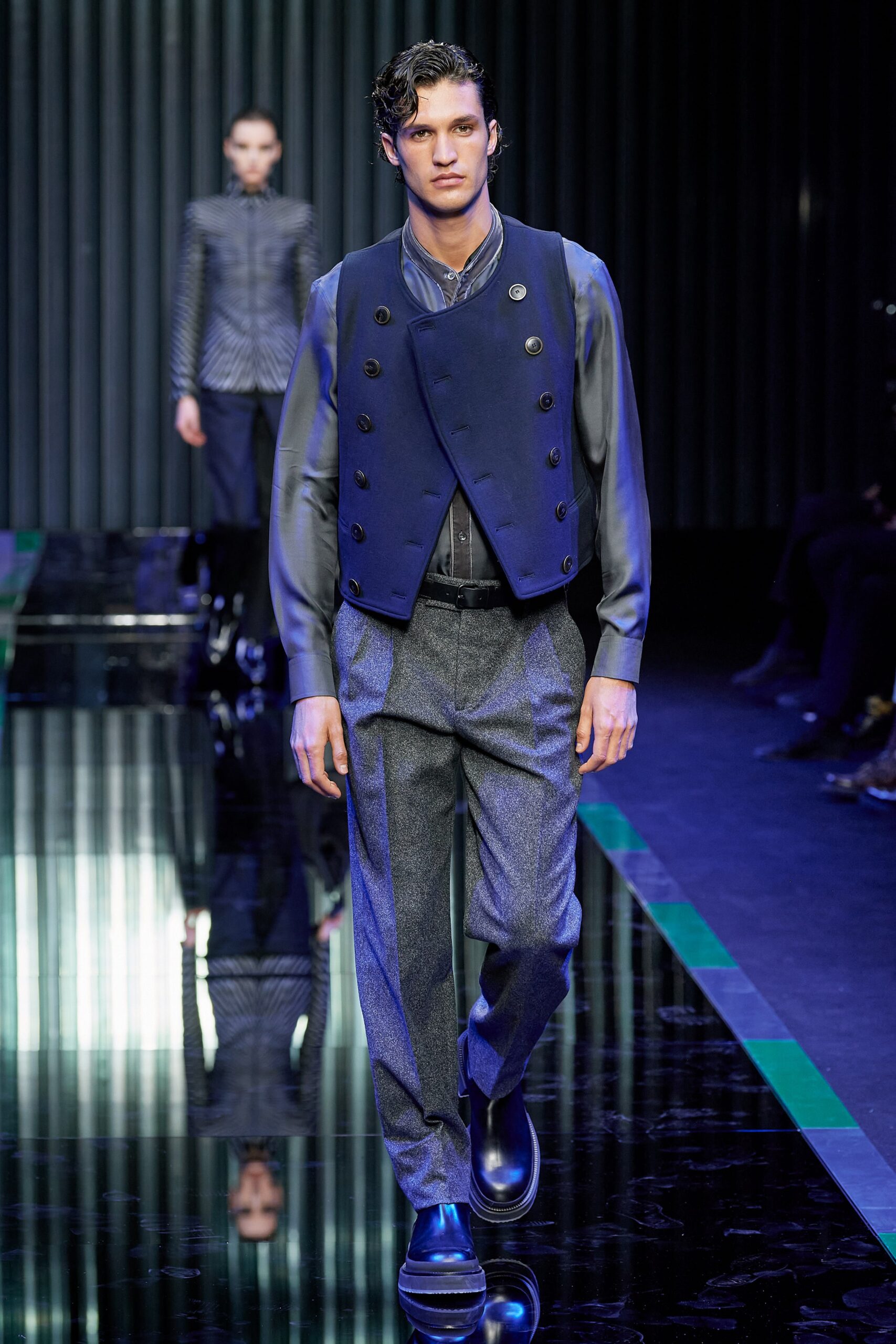 Giorgio Armani F/W 22 Look 17