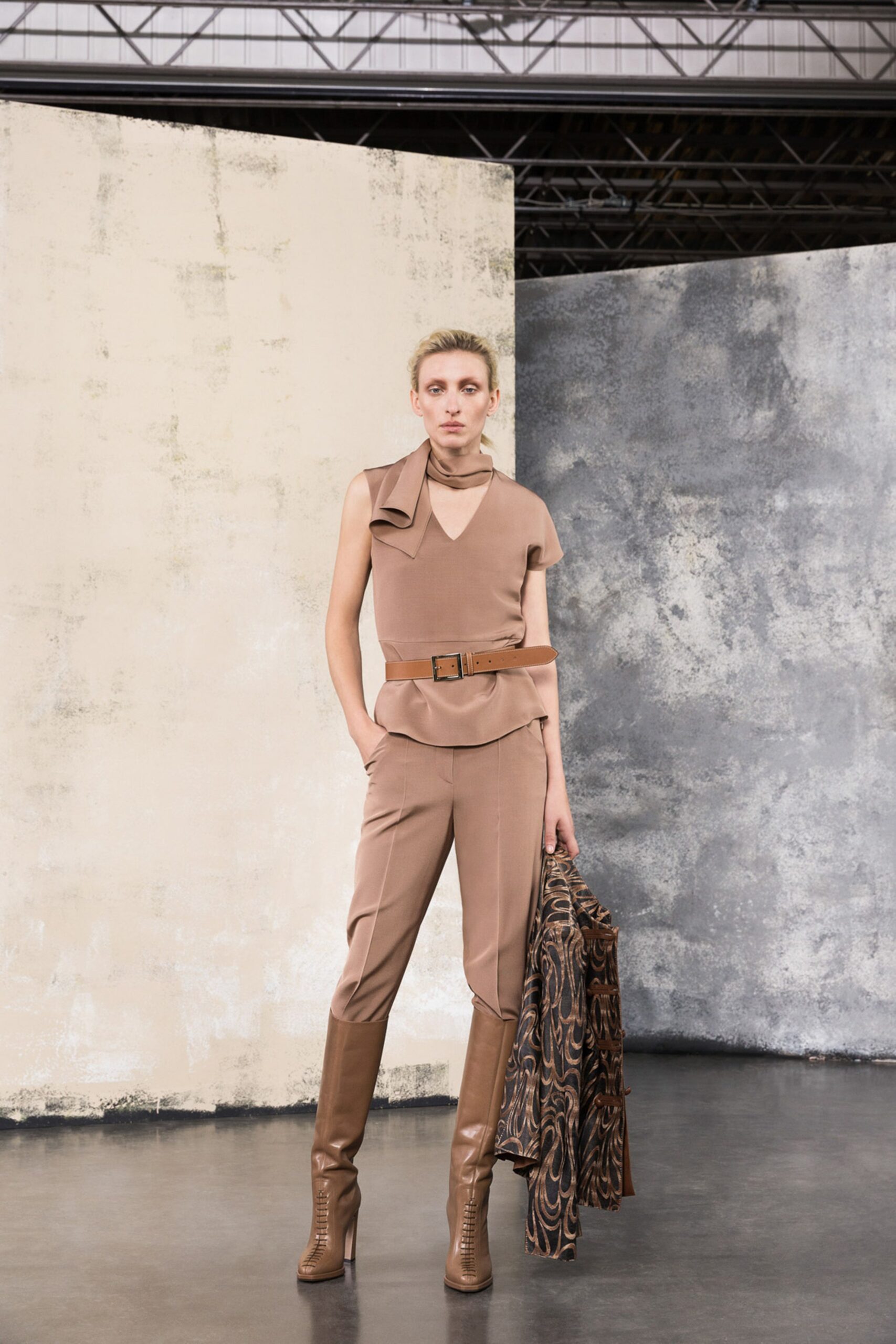 Giorgio Armani F/W 19 Look 17