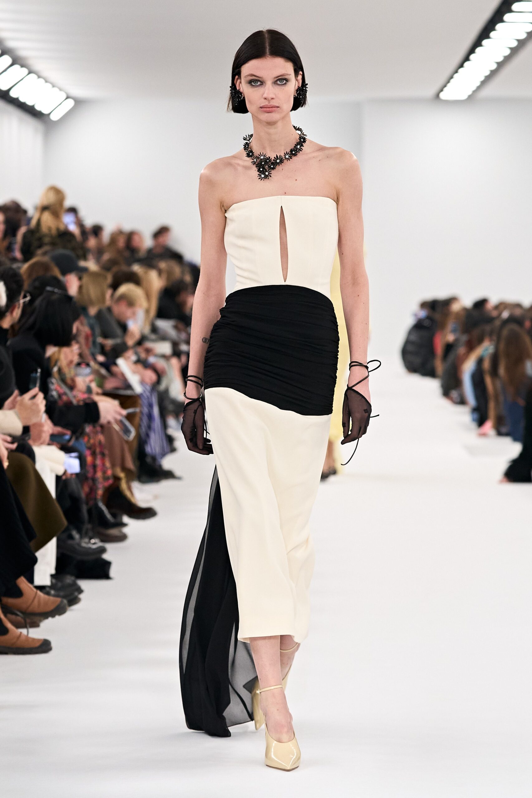 Givenchy F/W 23 Look 17