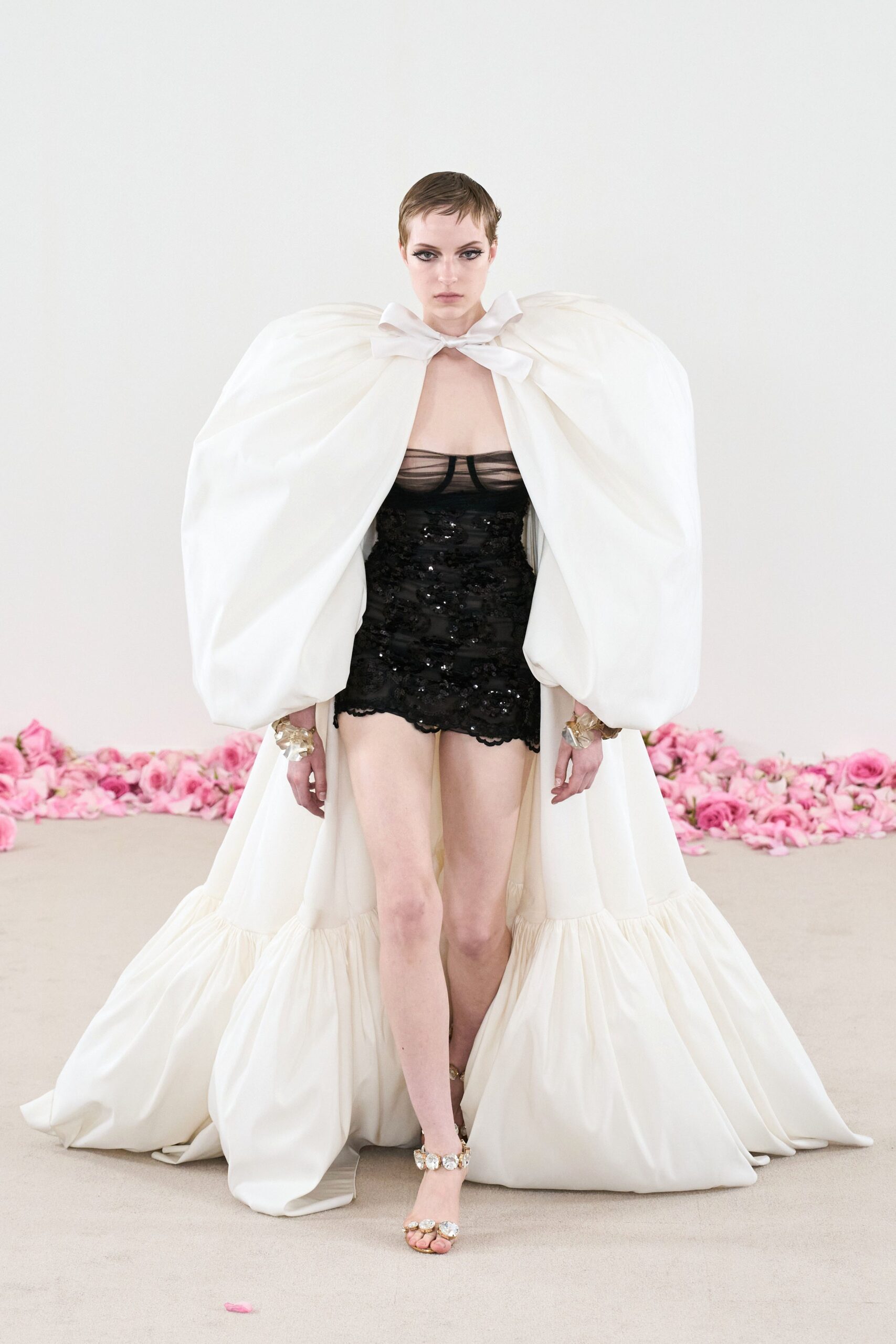 Giambattista Valli F/W 23 Couture Look 18