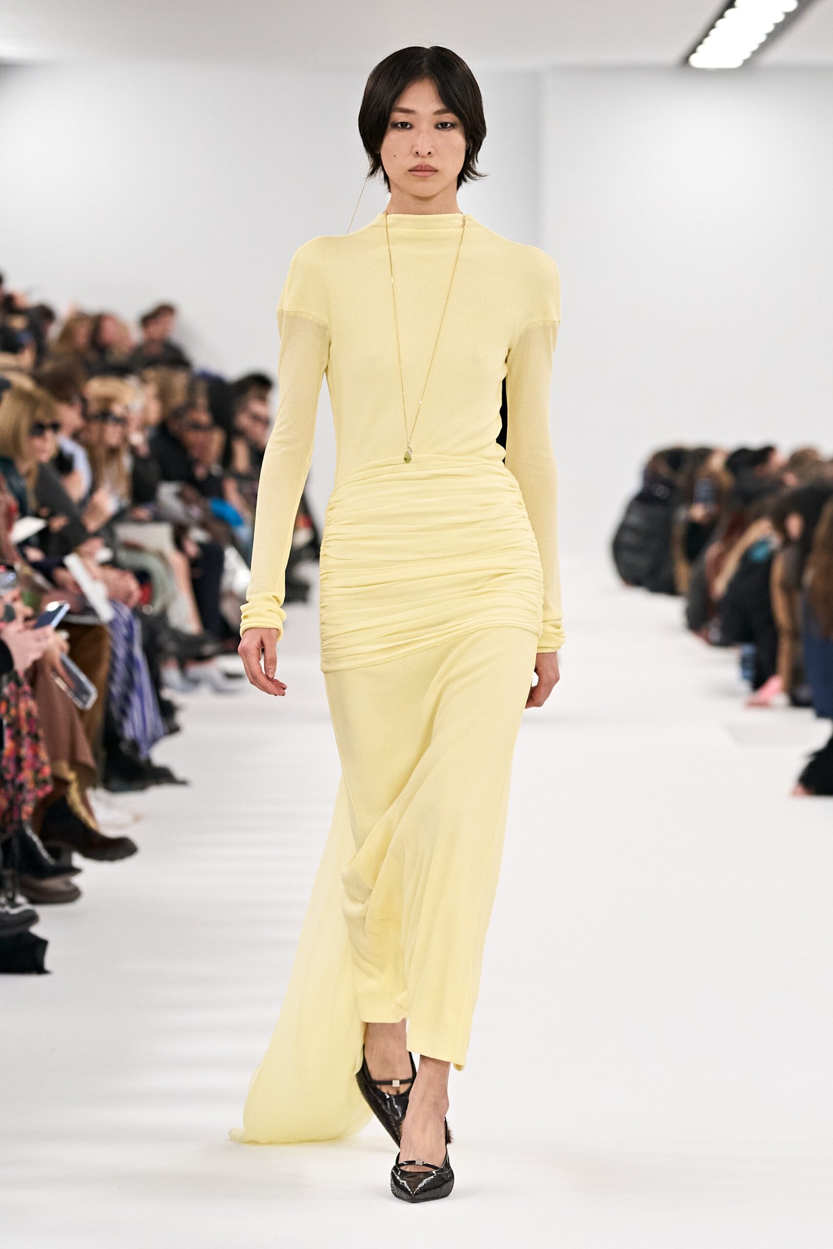 Givenchy F/W 23 Look 18
