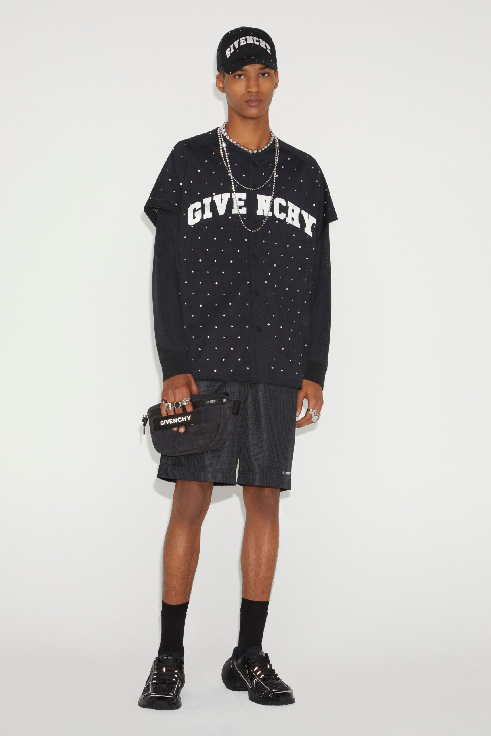 Givenchy F/W 23 Look 18
