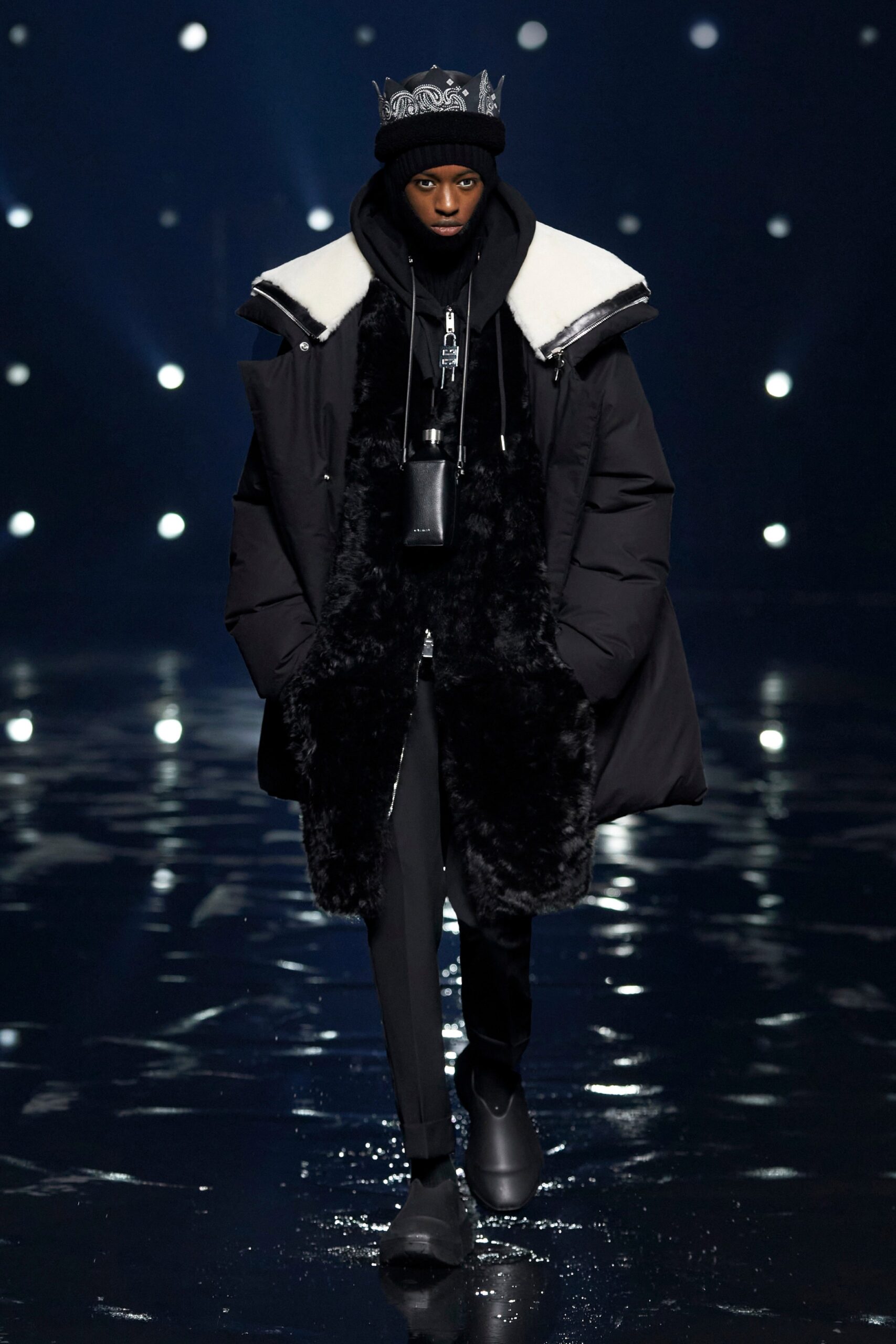 Givenchy F/W 21 Look 19