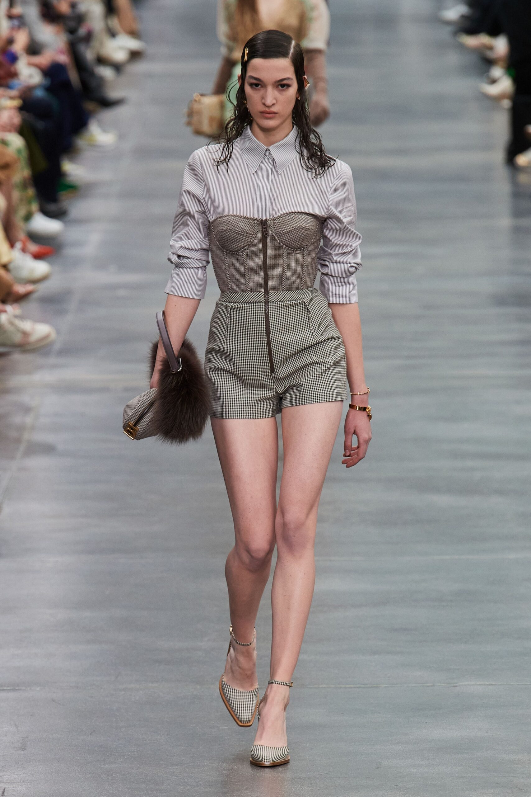 Fendi F/W 22 Look 19