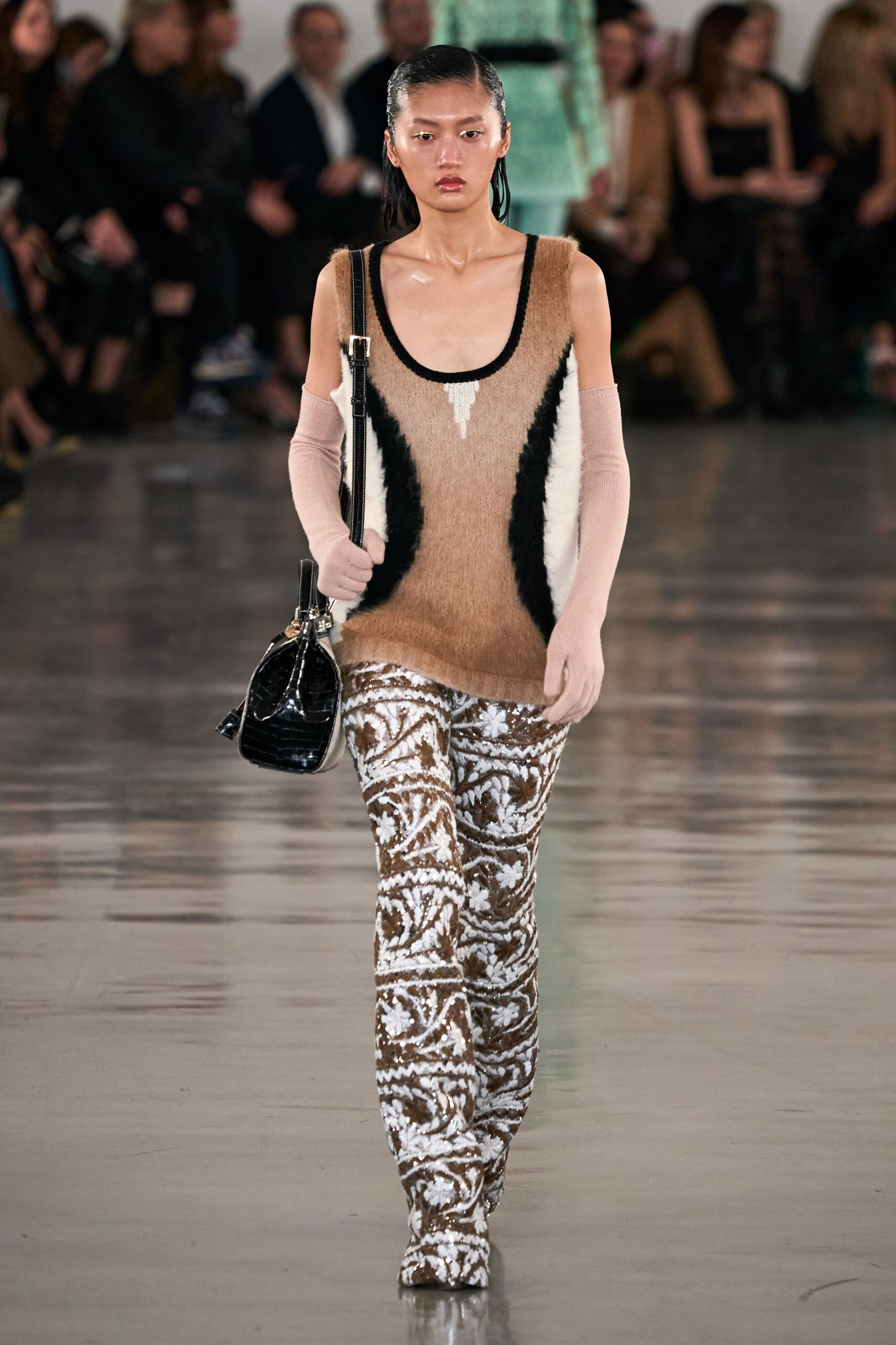 Giambattista Valli F/W 22 Look 19