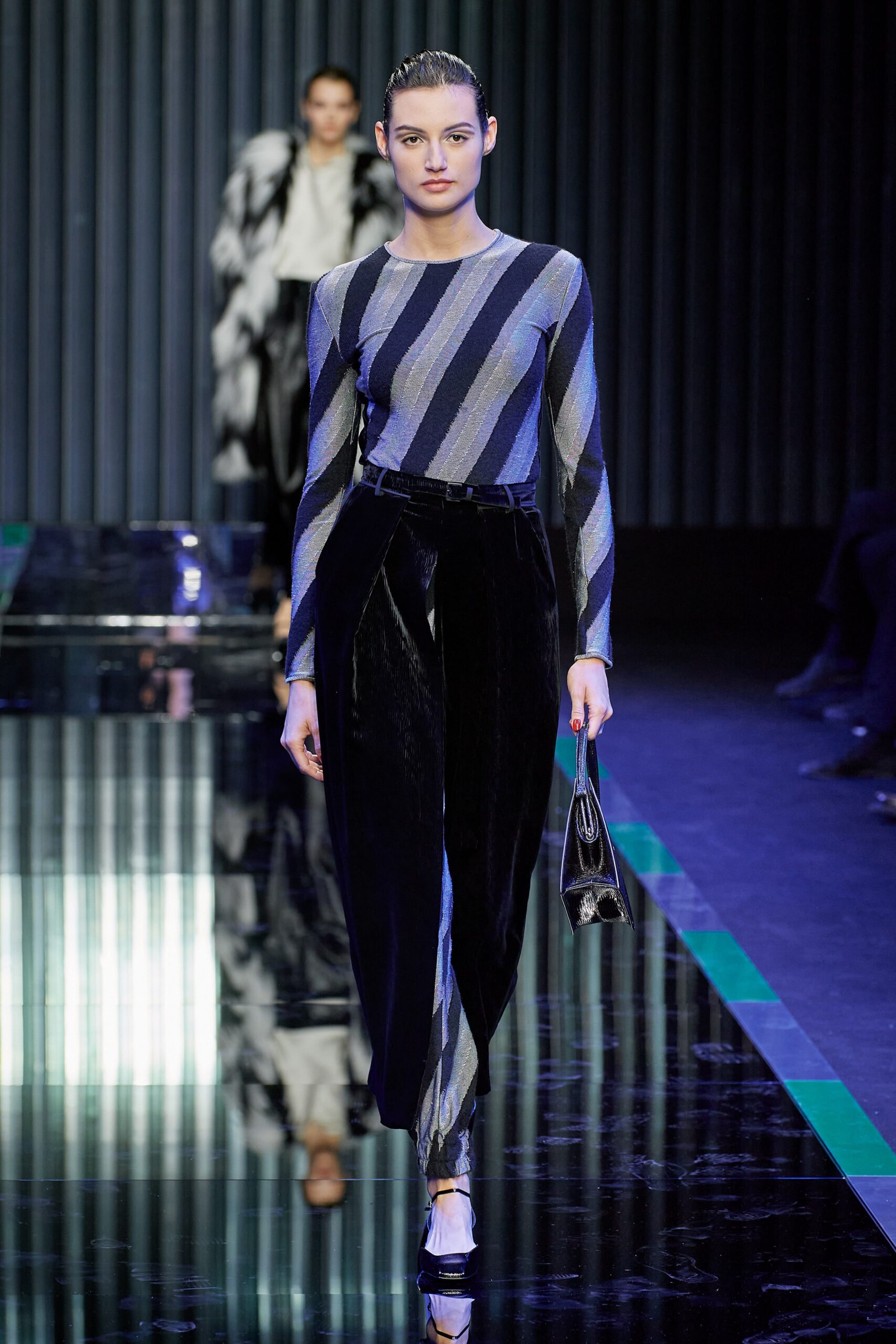 Giorgio Armani F/W 22 Look 19