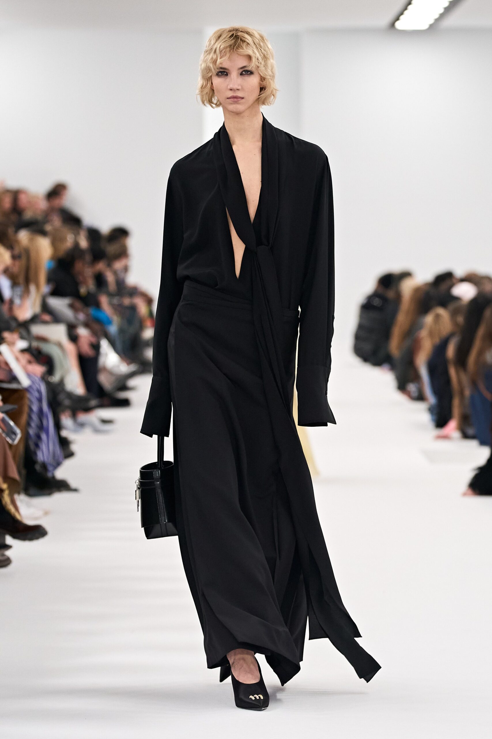Givenchy F/W 23 Look 19