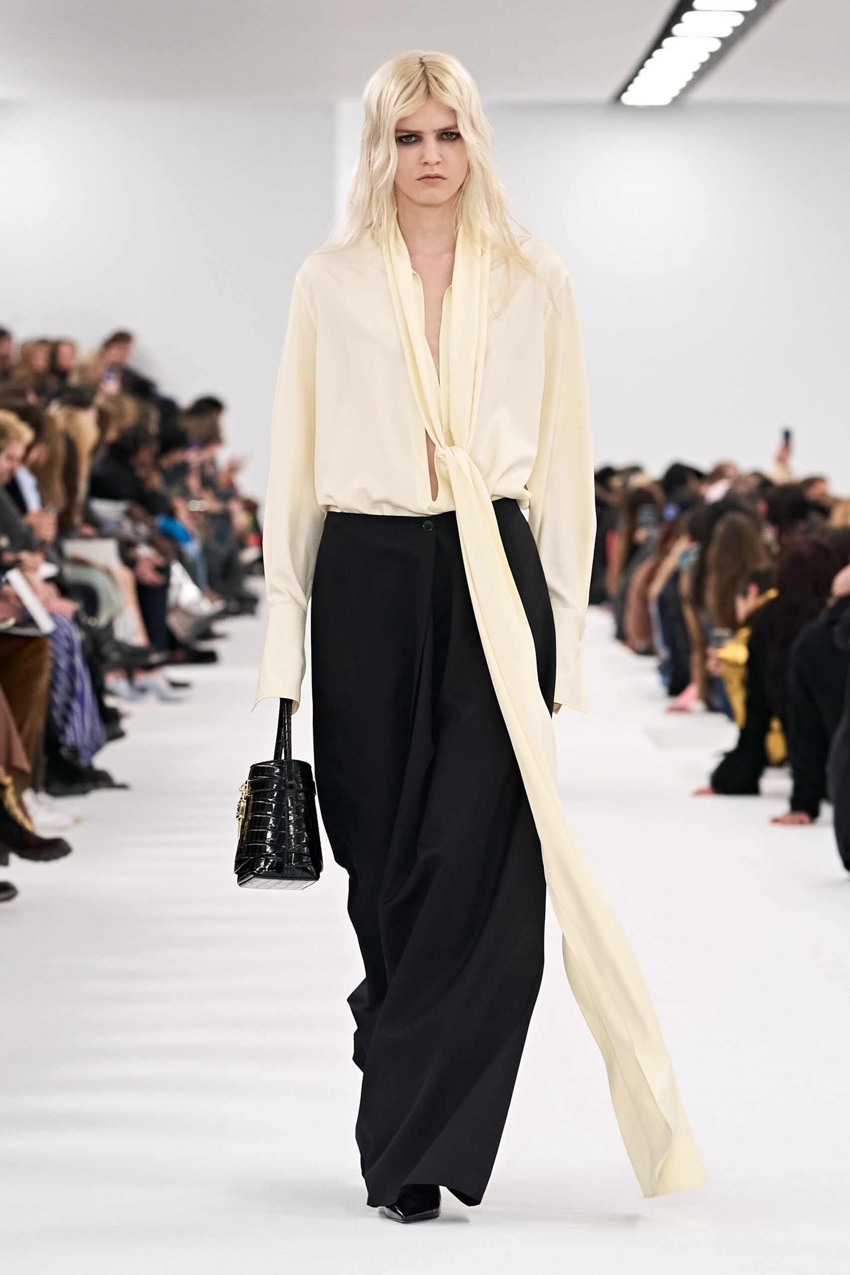 Givenchy F/W 23 Look 20
