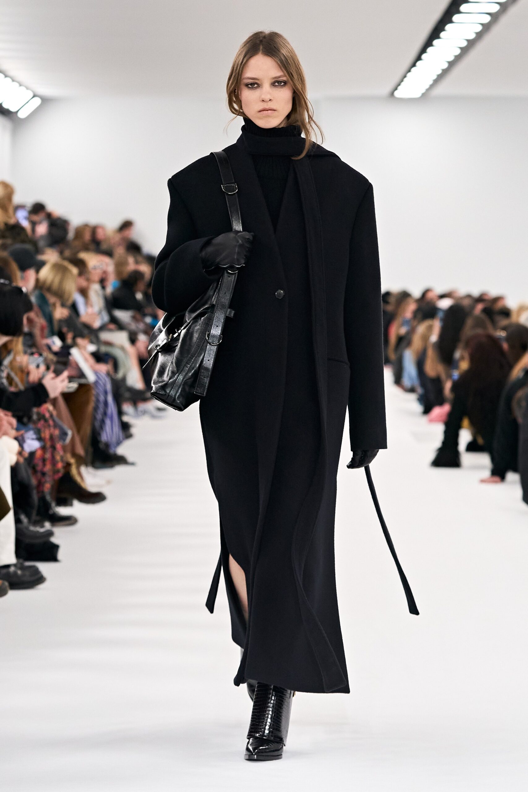 Givenchy F/W 23 Look 21