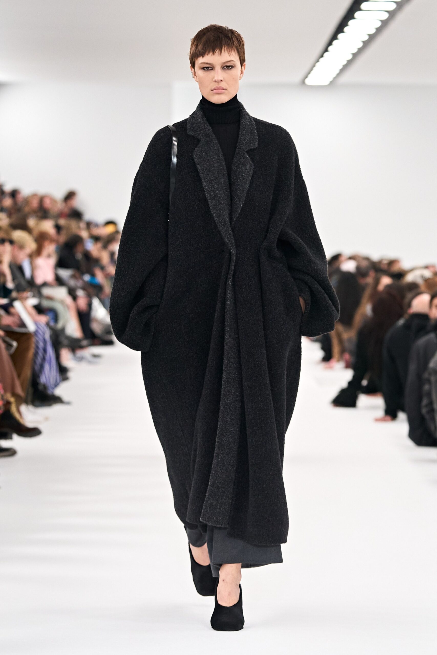 Givenchy F/W 23 Look 22