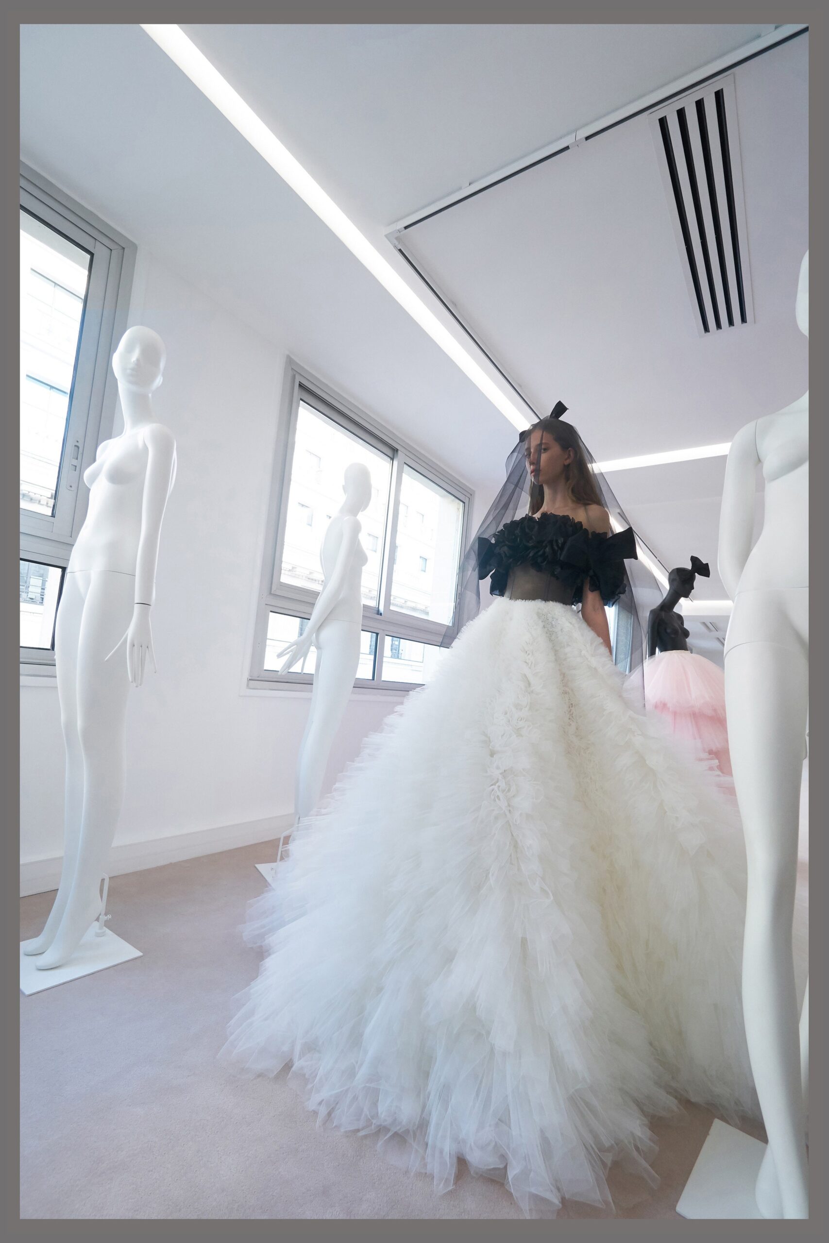 Giambattista Valli F/W 19 Couture Look 23