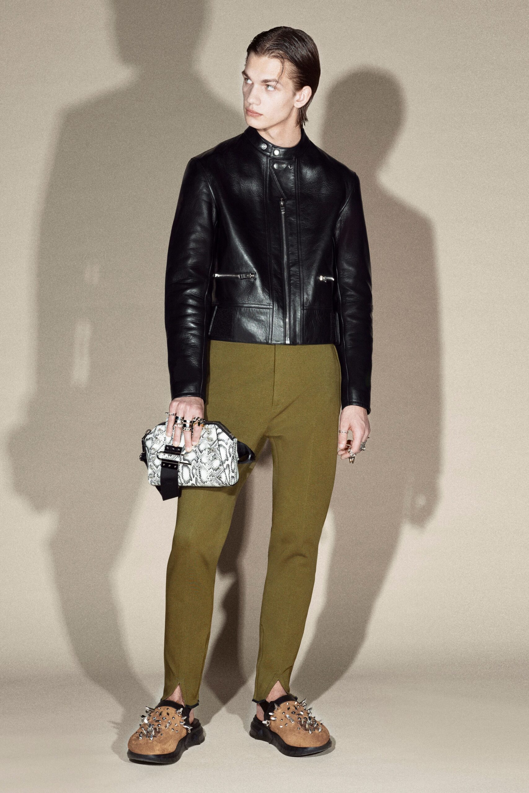 Givenchy F/W 21 Look 23
