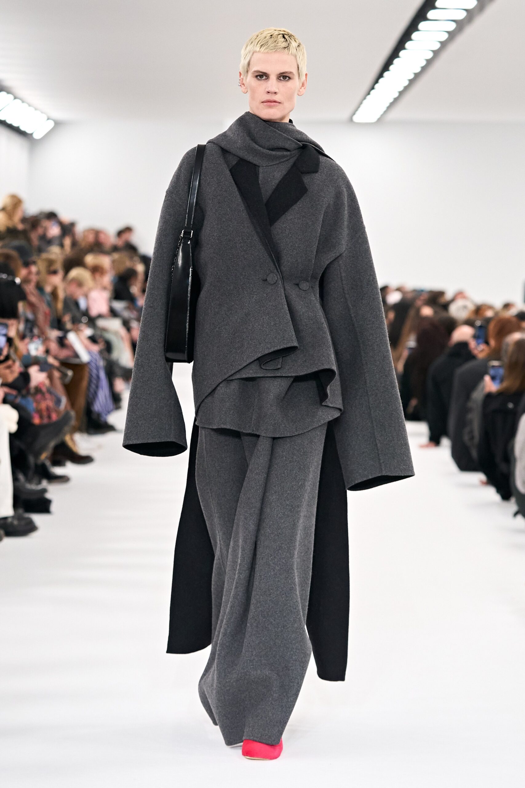 Givenchy F/W 23 Look 23