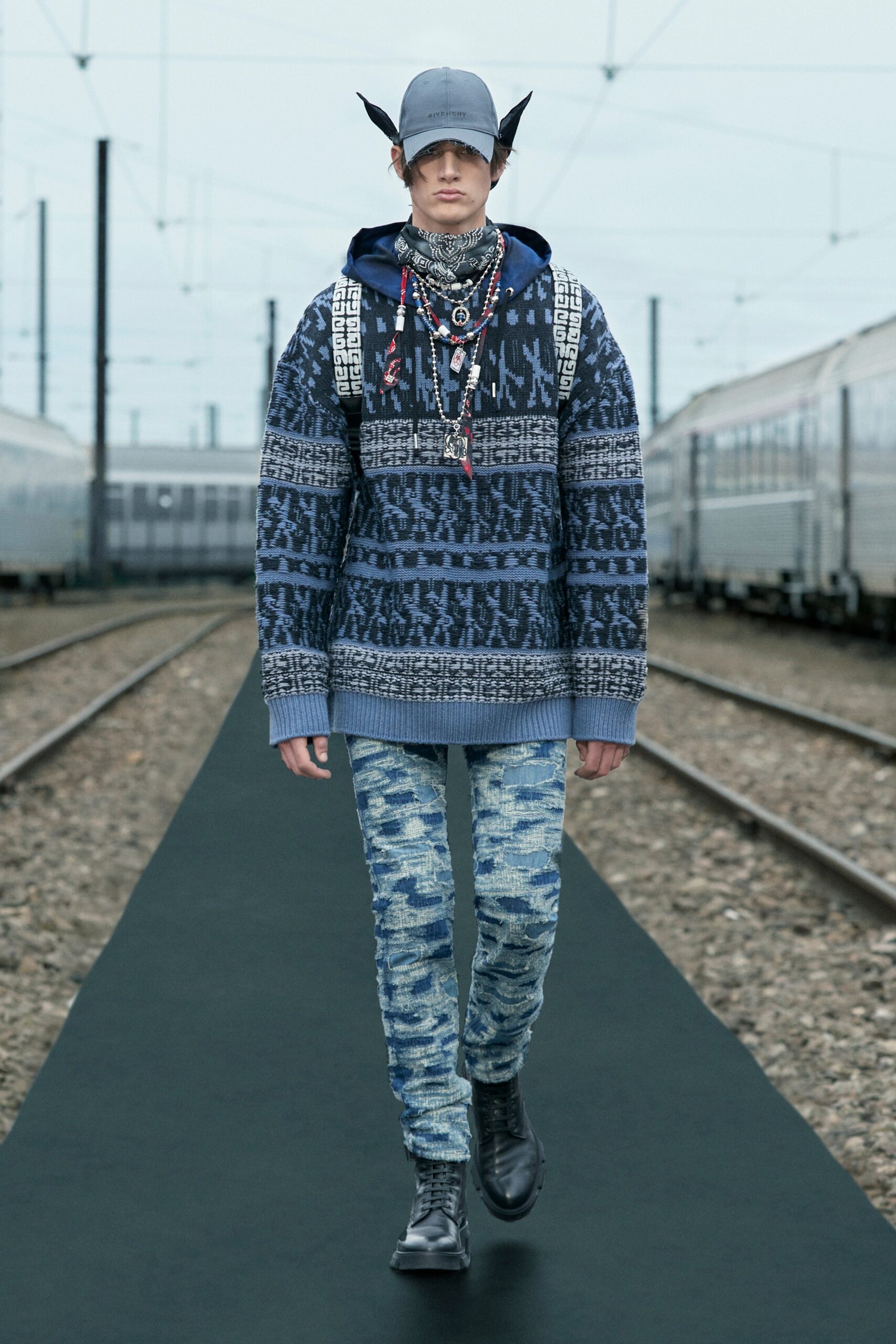 Givenchy Resort 22 Look 24