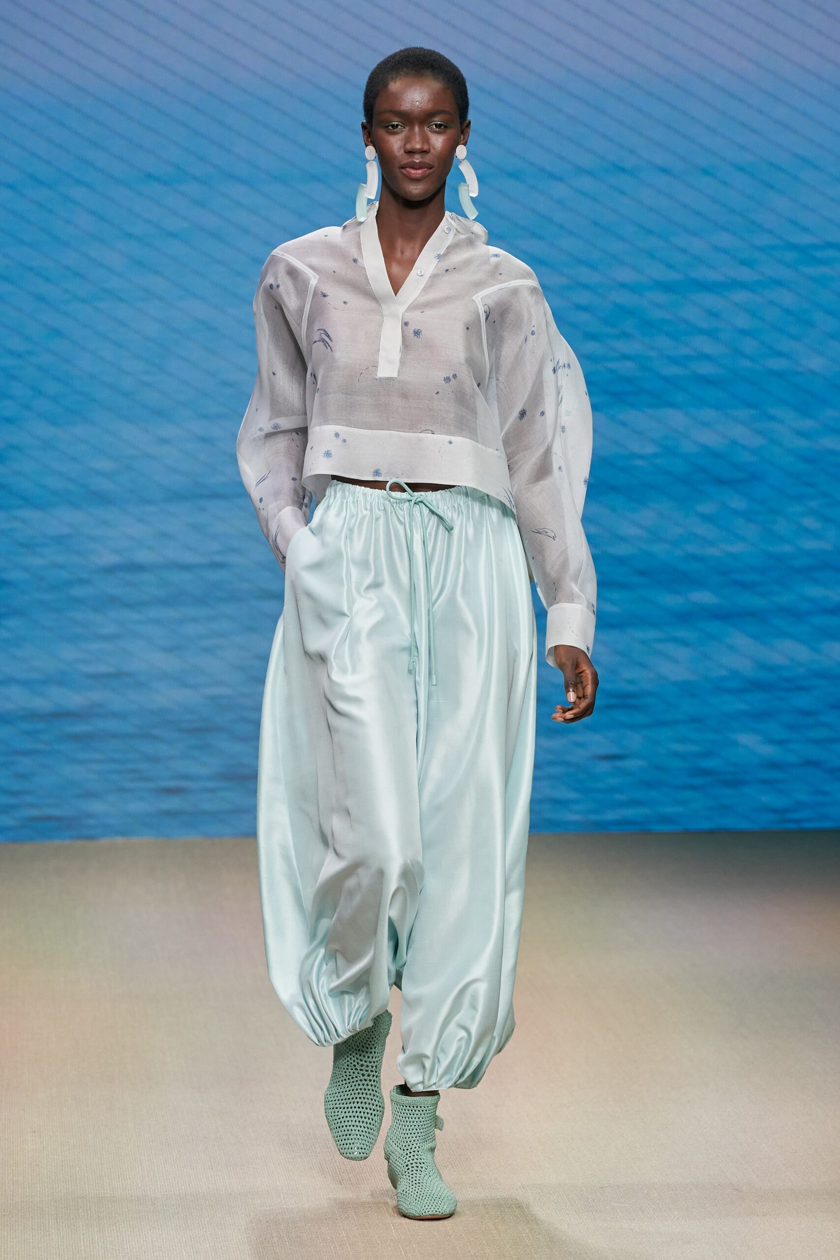 Giorgio Armani S/S 22 Look 25