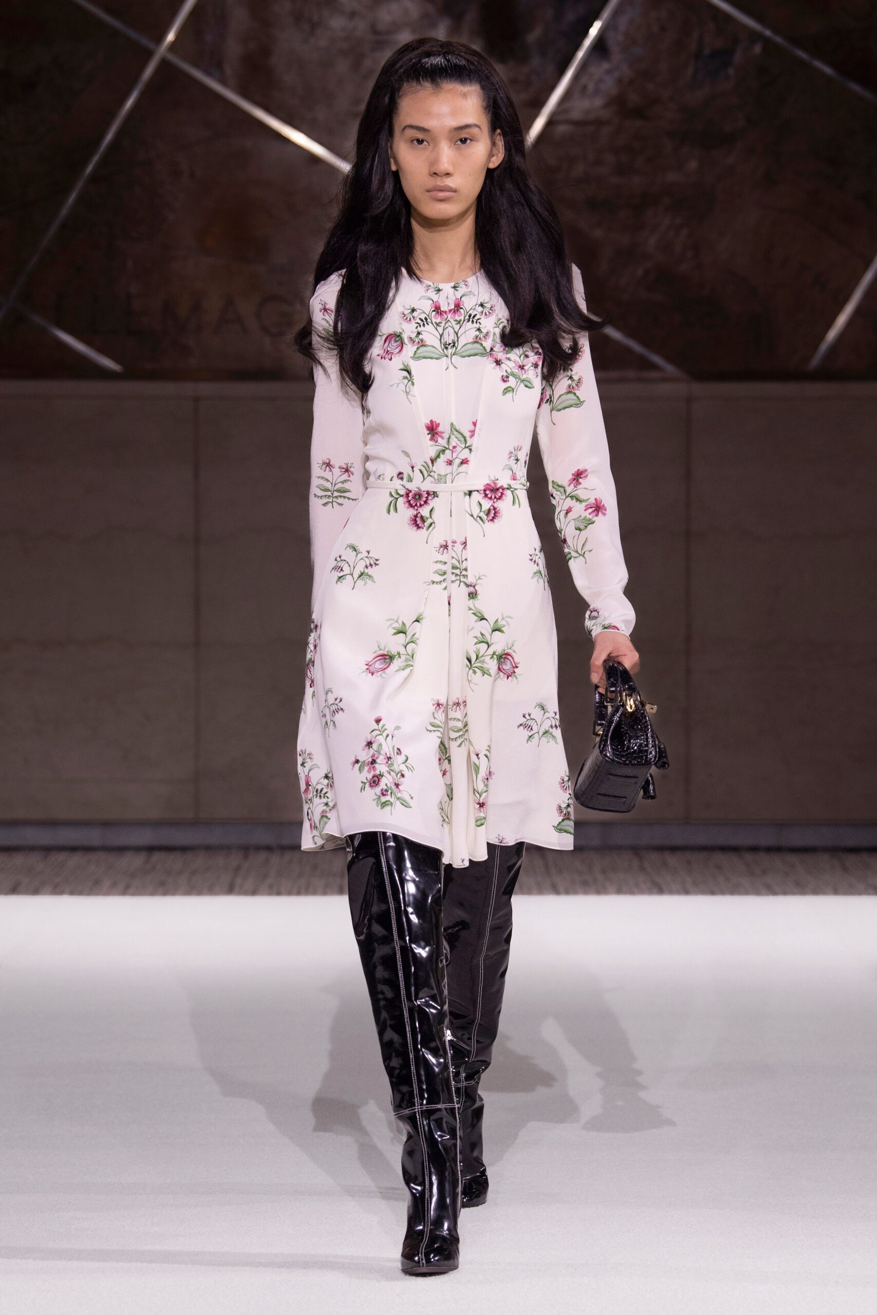 Giambattista Valli F/W 22 Look 27
