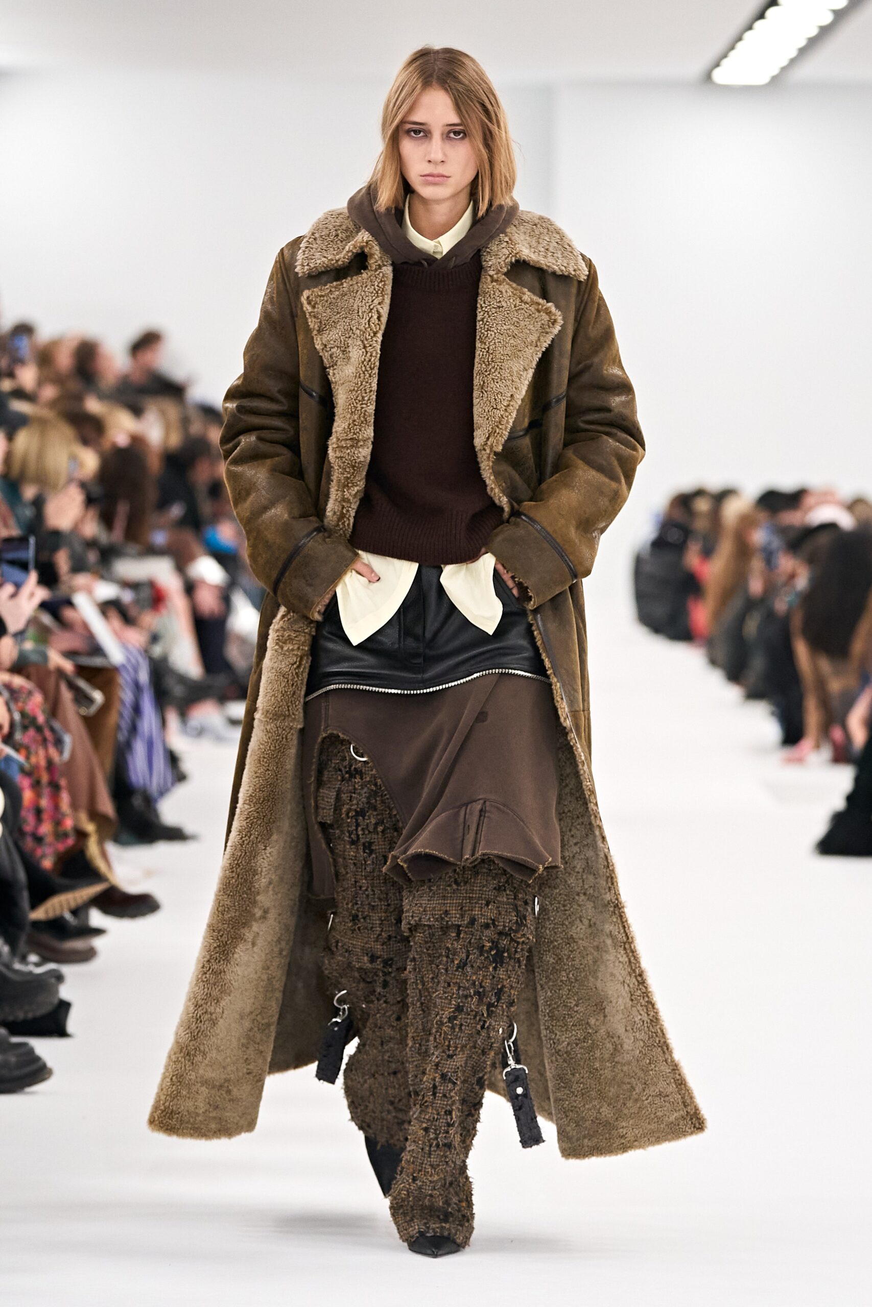 Givenchy F/W 23 Look 27