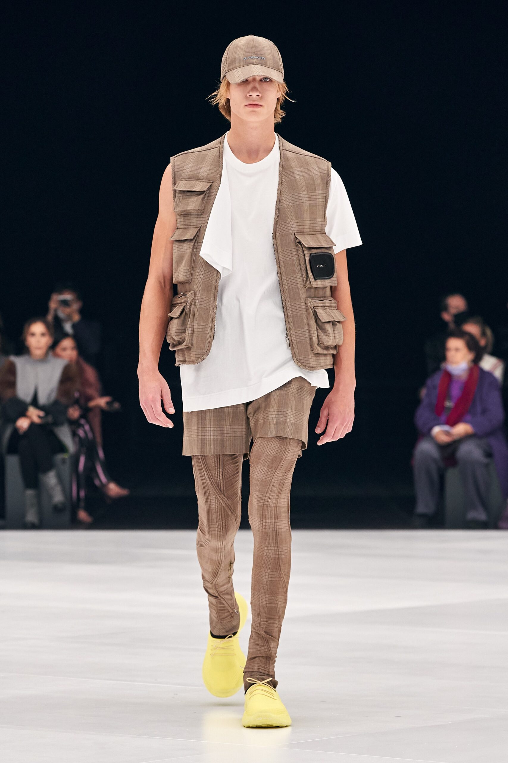 Givenchy S/S 22 Look 28