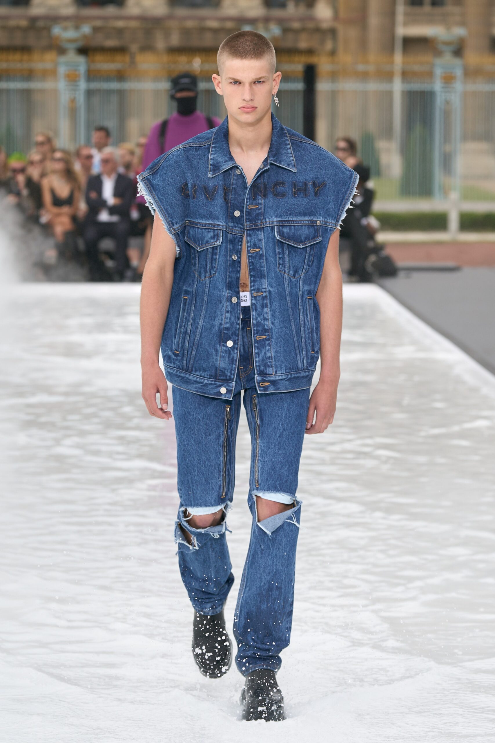 Givenchy S/S 23 Menswear Look 28