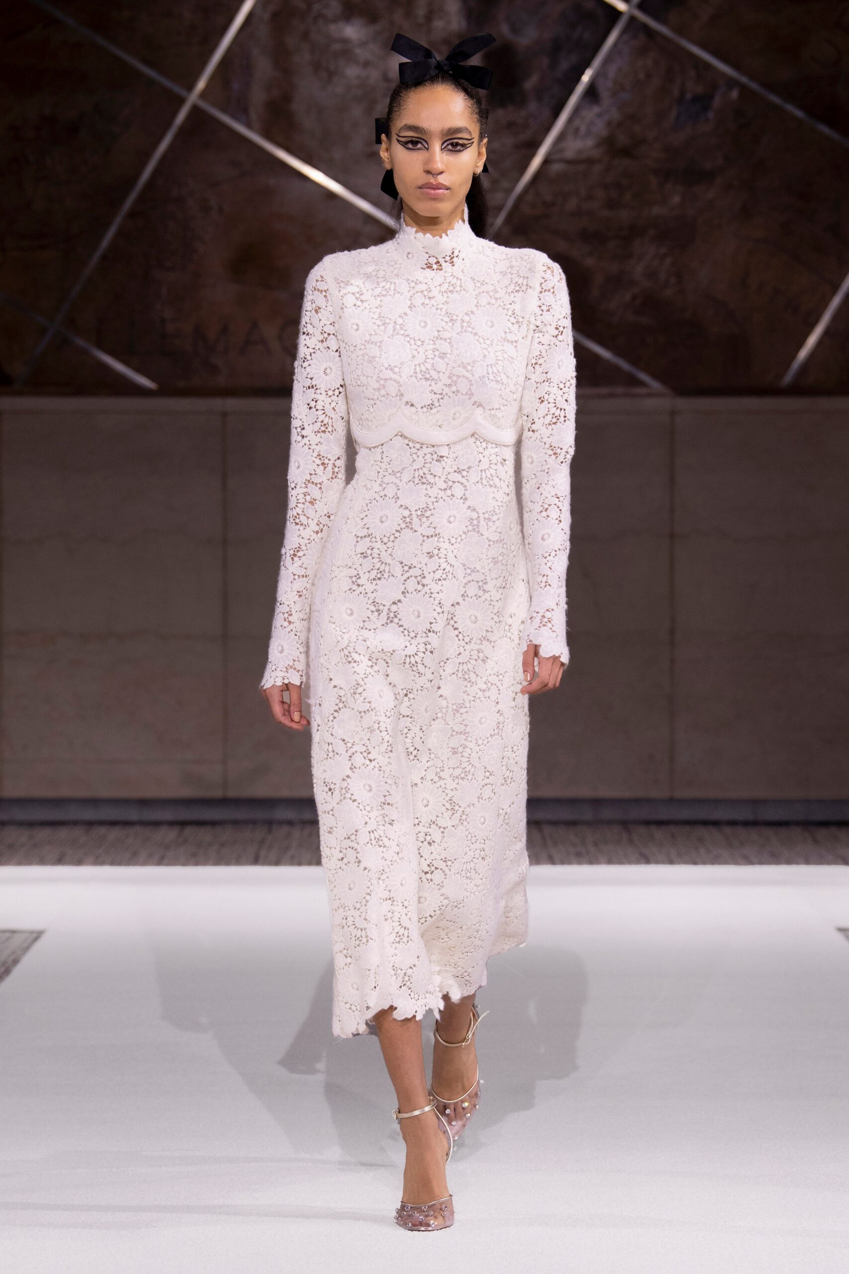 Giambattista Valli F/W 22 Look 30