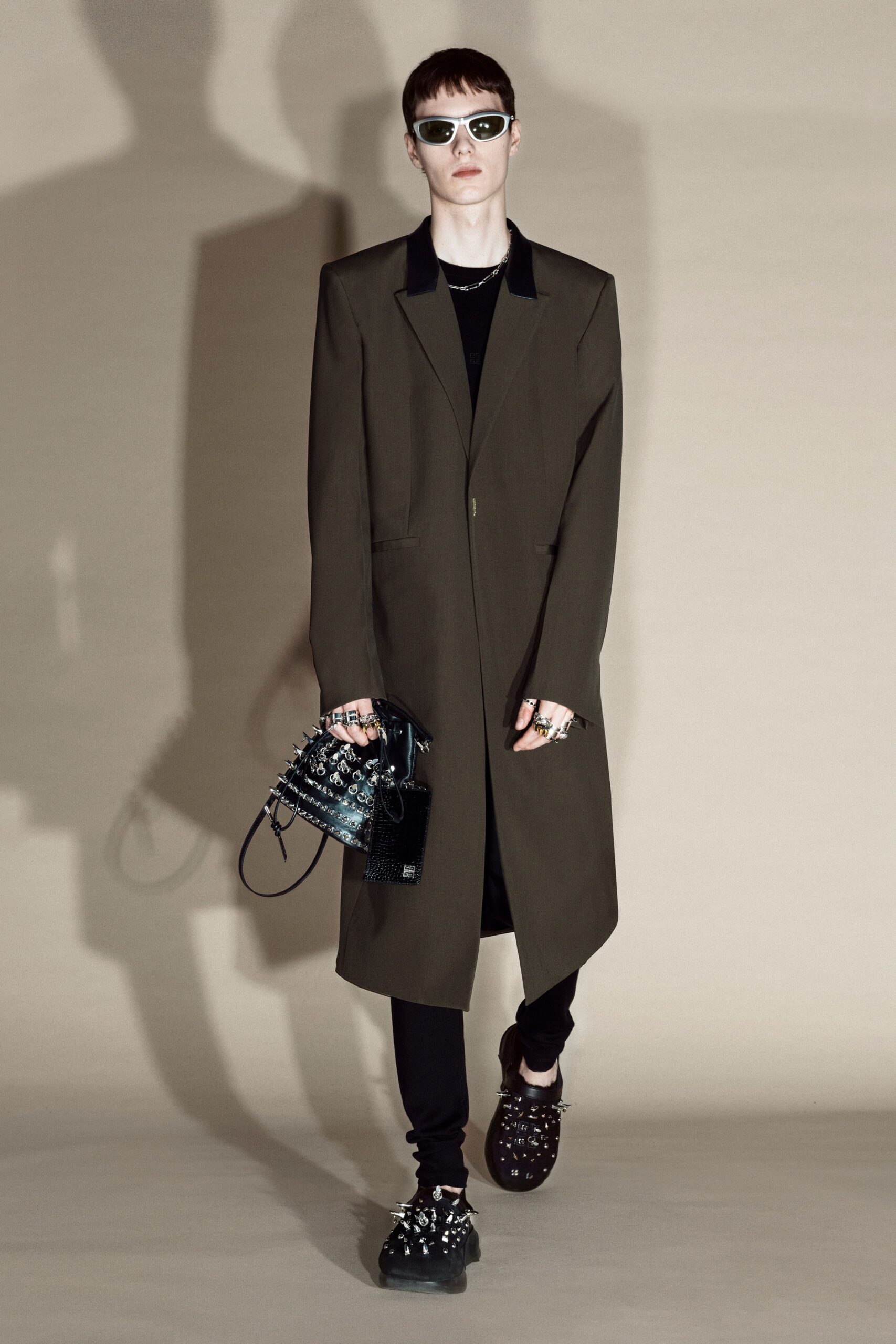 Givenchy F/W 21 Look 30