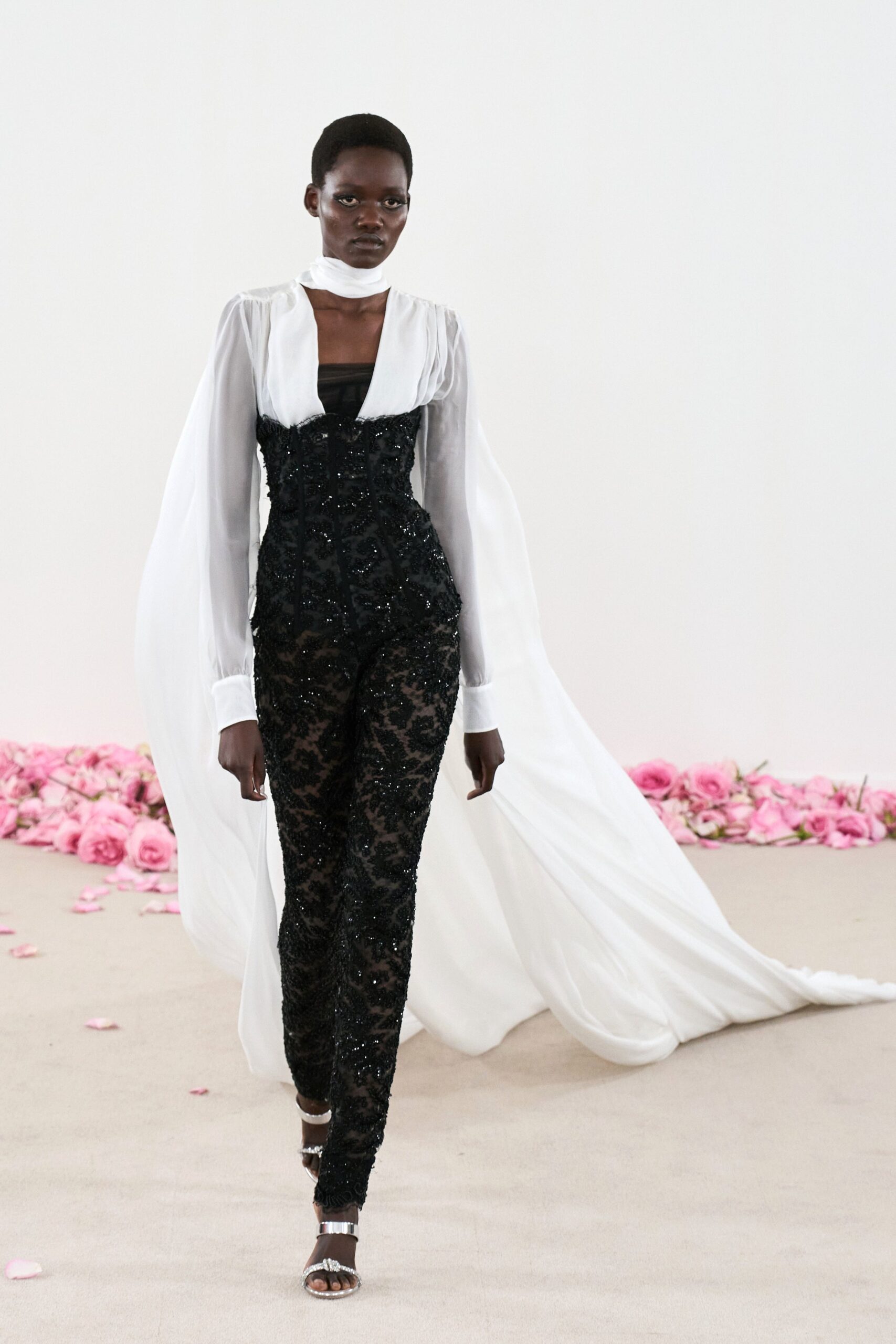 Giambattista Valli F/W 23 Couture Look 30