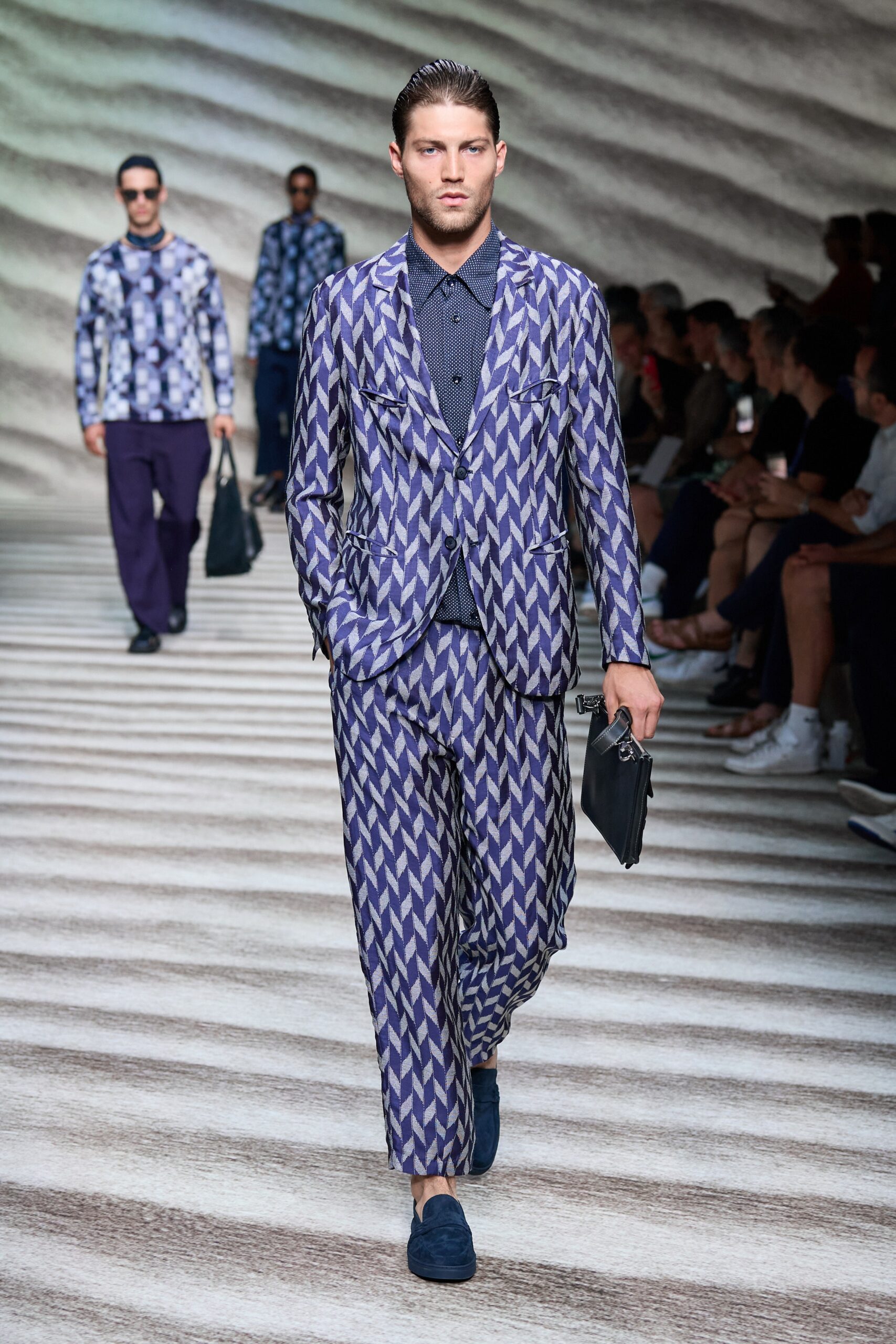 Giorgio Armani S/S 23 Menswear Look 30
