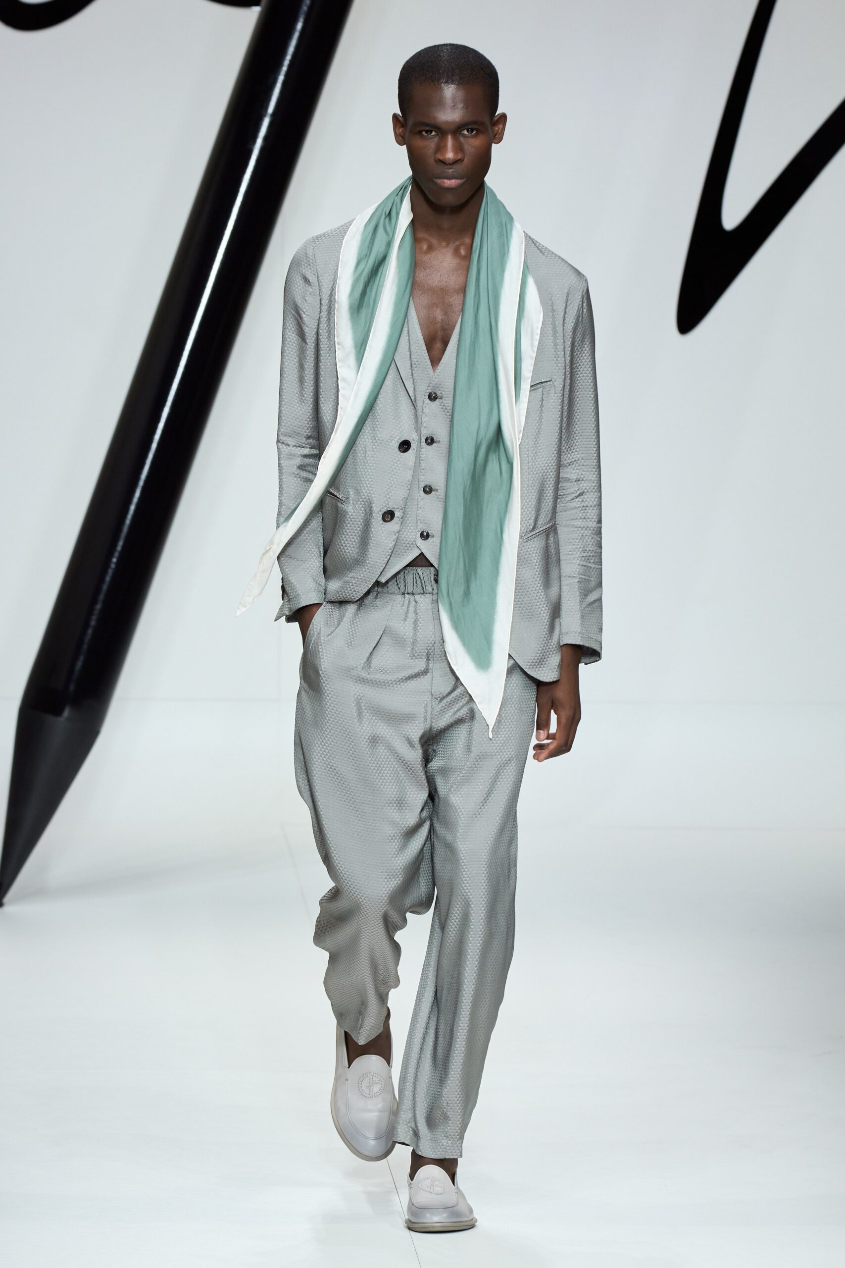 Giorgio Armani S/S 24 Menswear Look 30