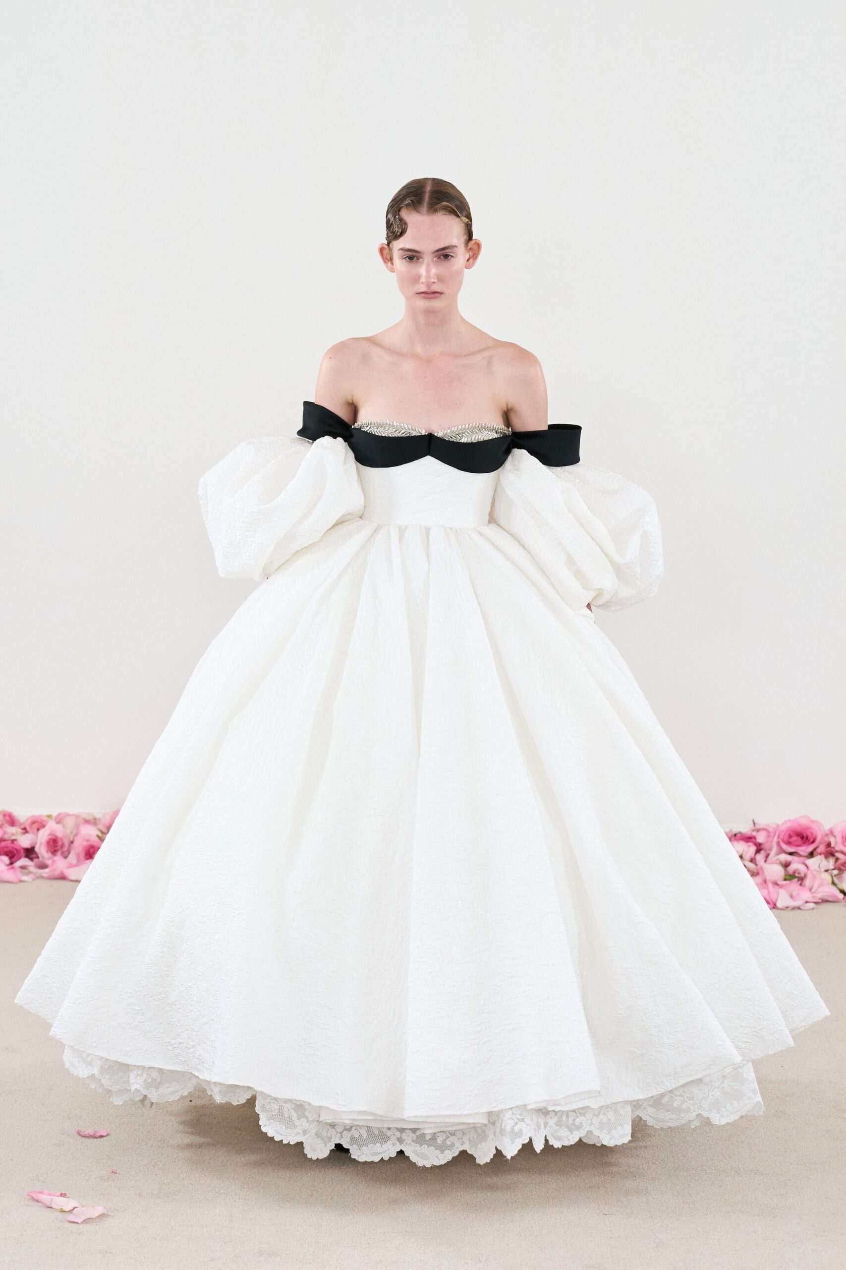 Giambattista Valli F/W 23 Couture Look 31
