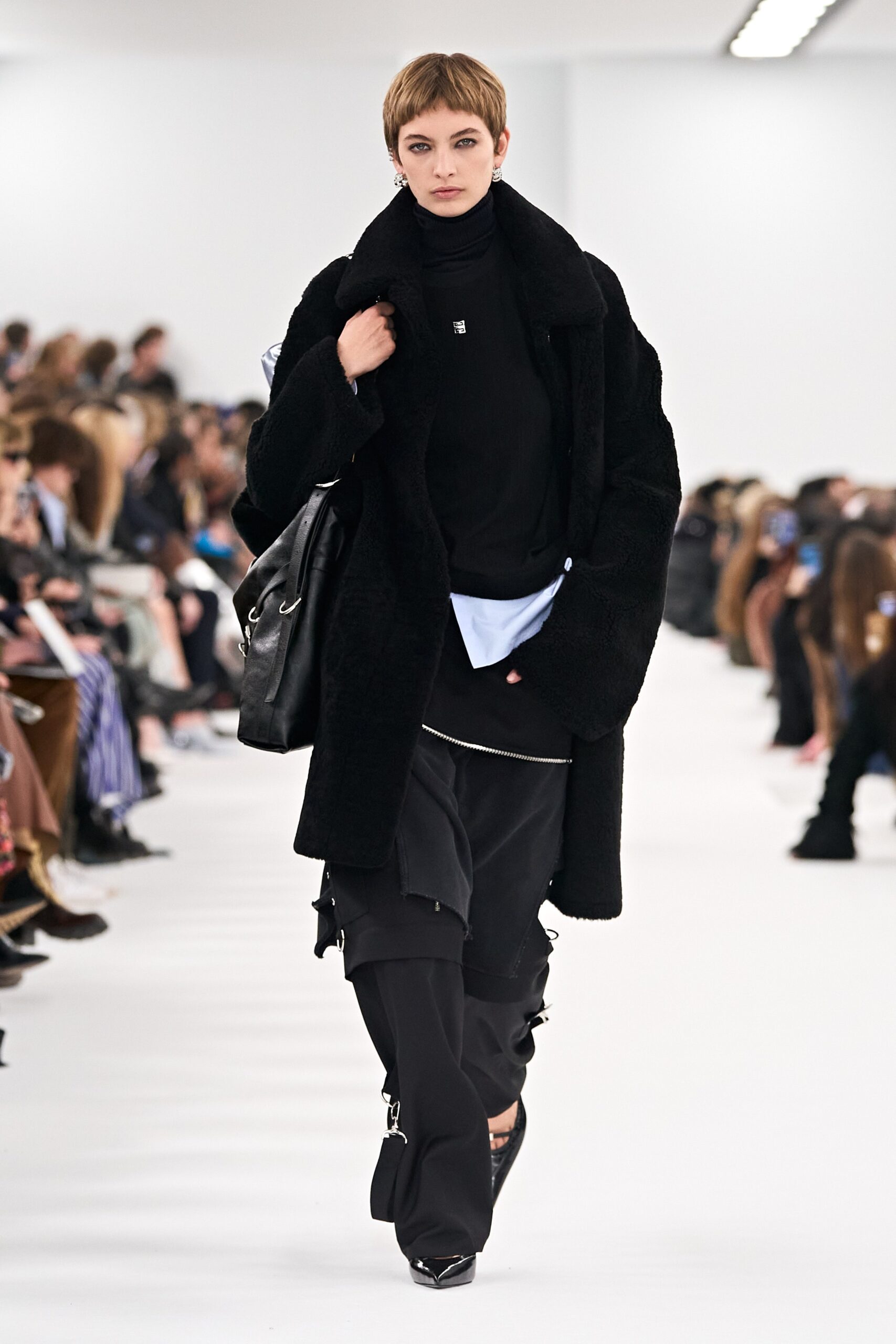Givenchy F/W 23 Look 31