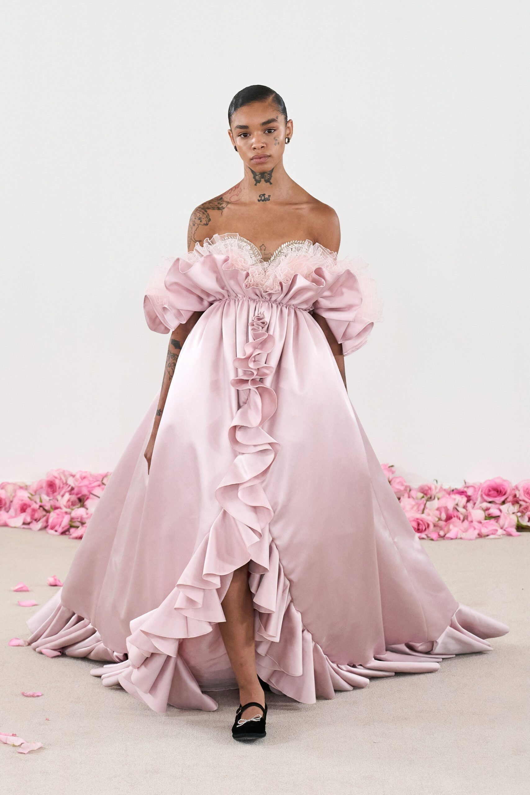 Giambattista Valli F/W 23 Couture Look 32