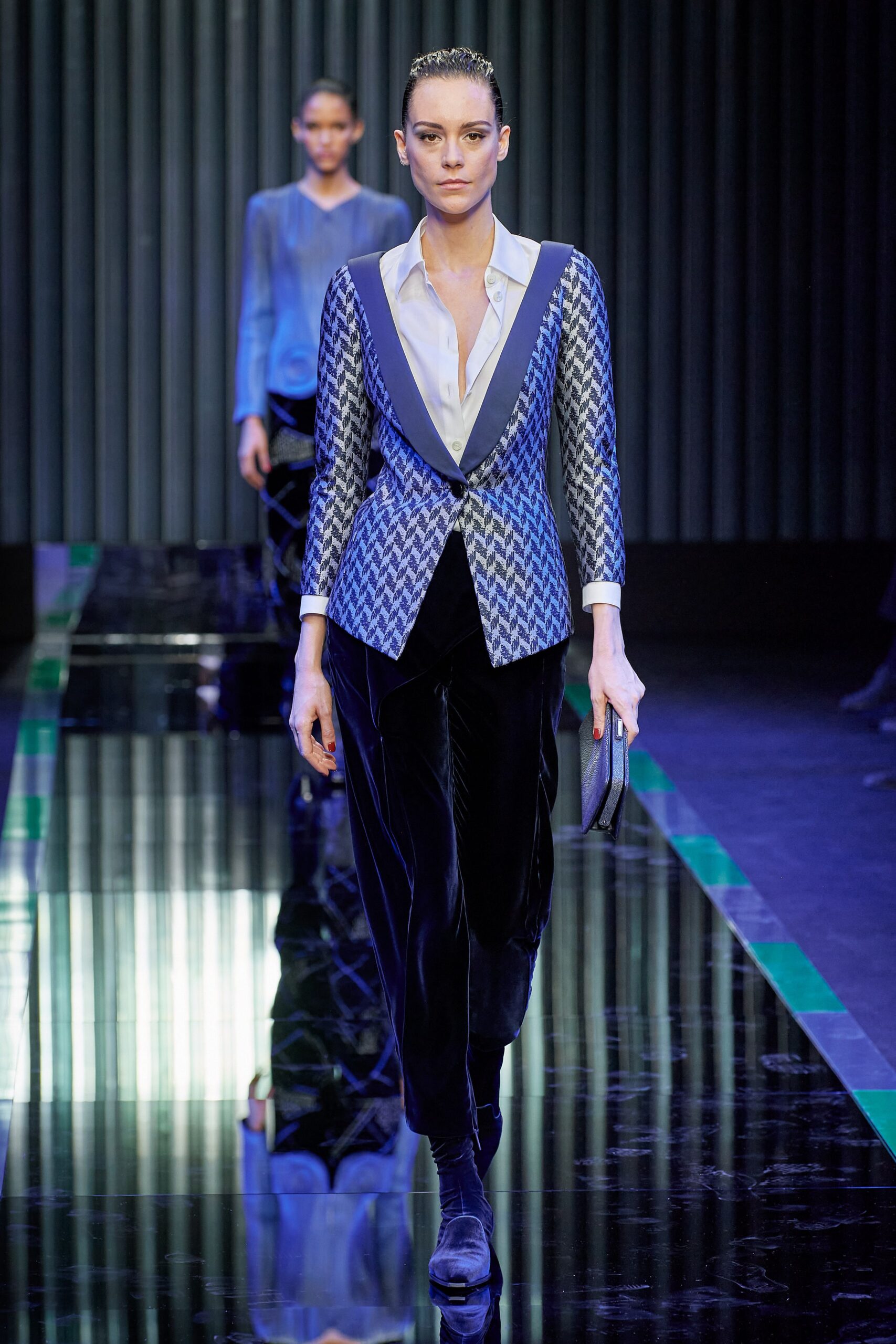 Giorgio Armani F/W 22 Look 32