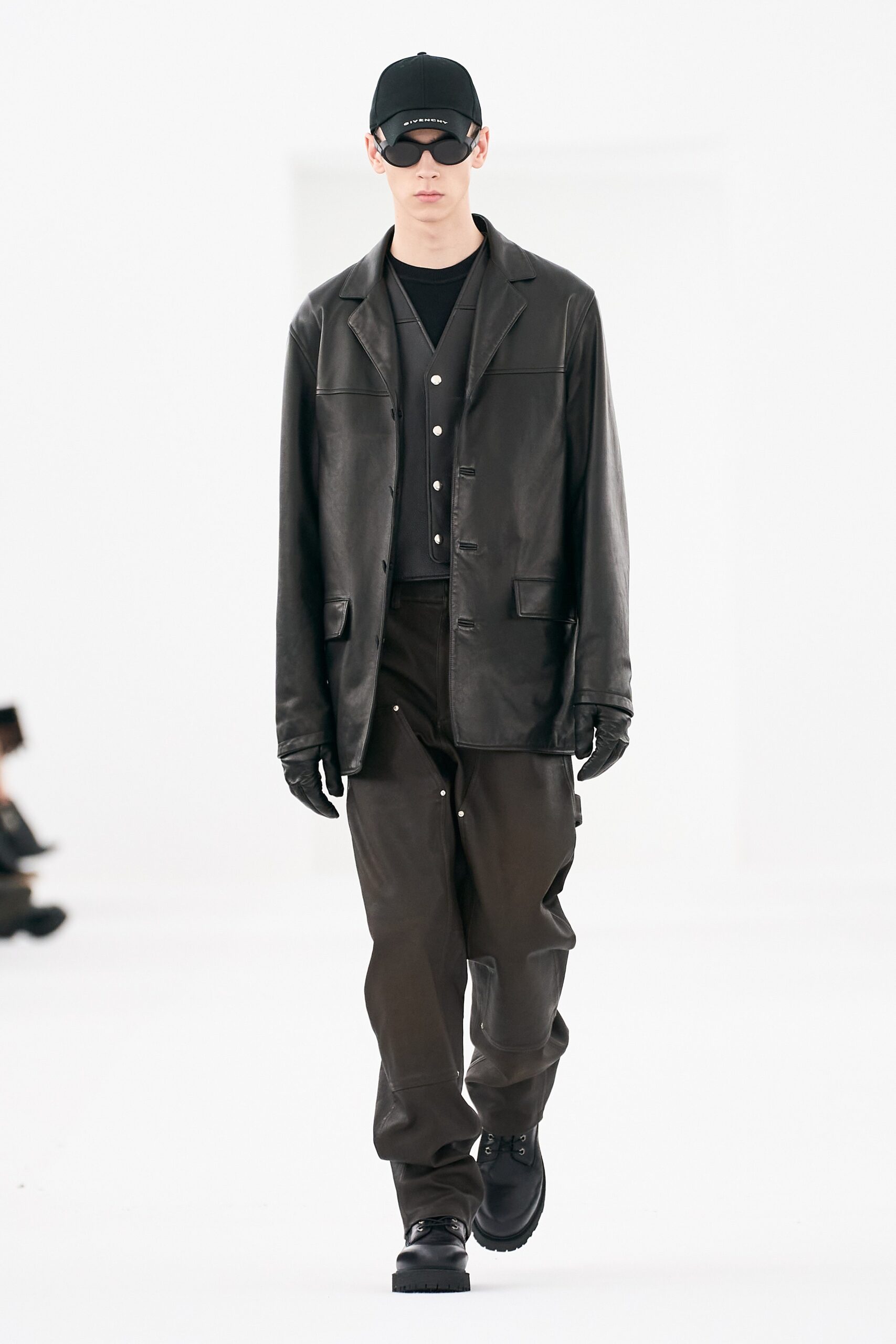 Givenchy F/W 23 Menswear Look 32