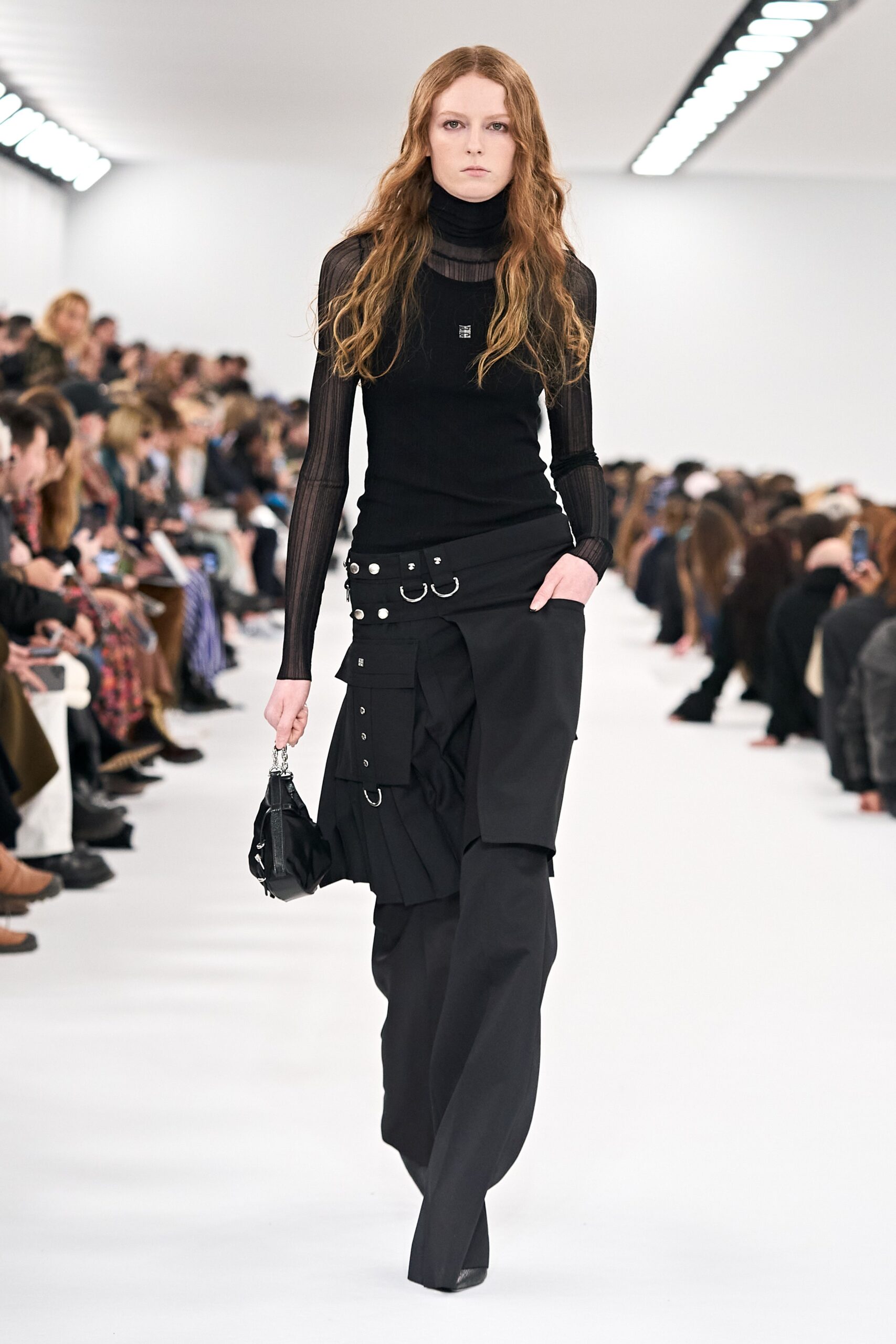 Givenchy F/W 23 Look 32