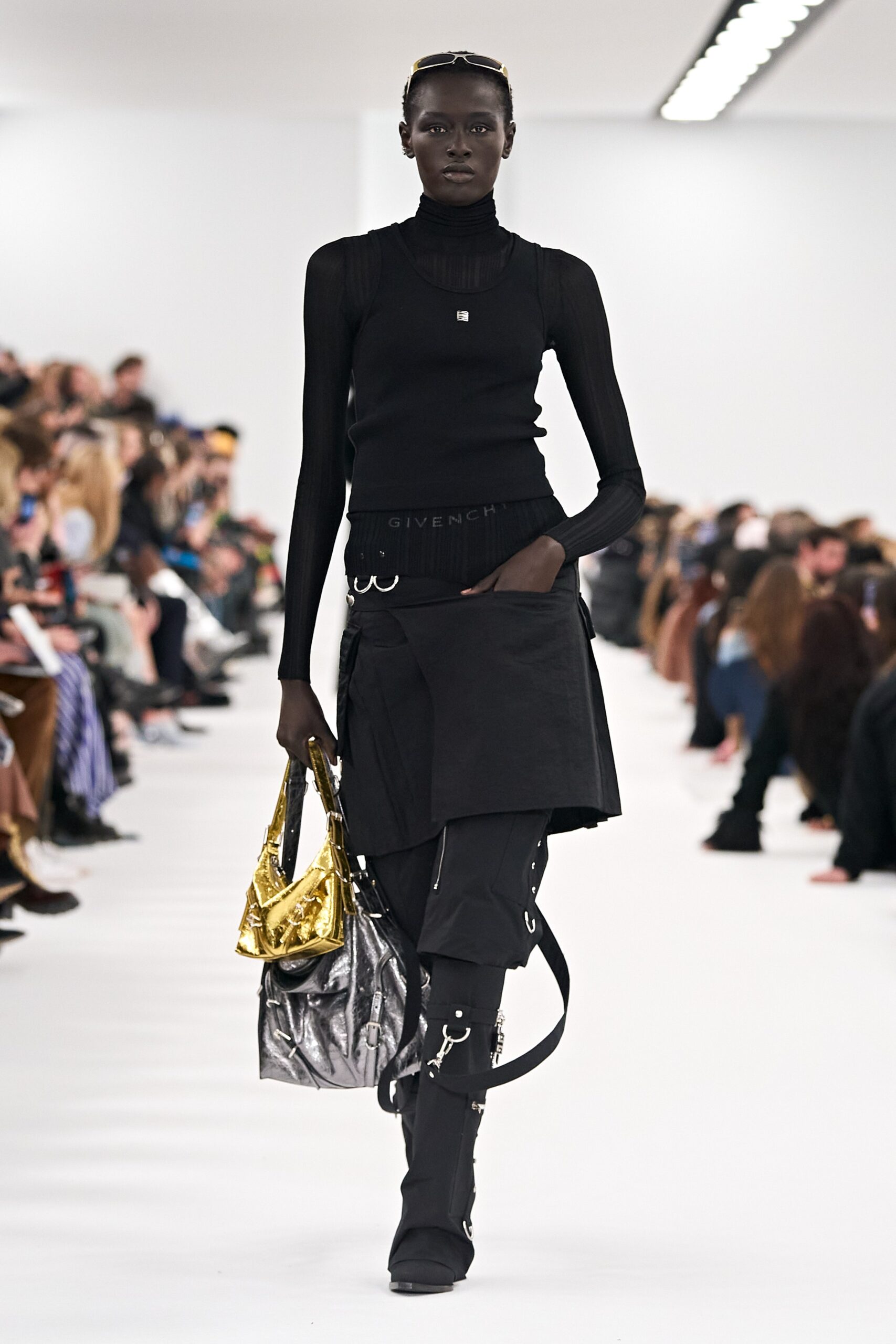 Givenchy F/W 23 Look 33