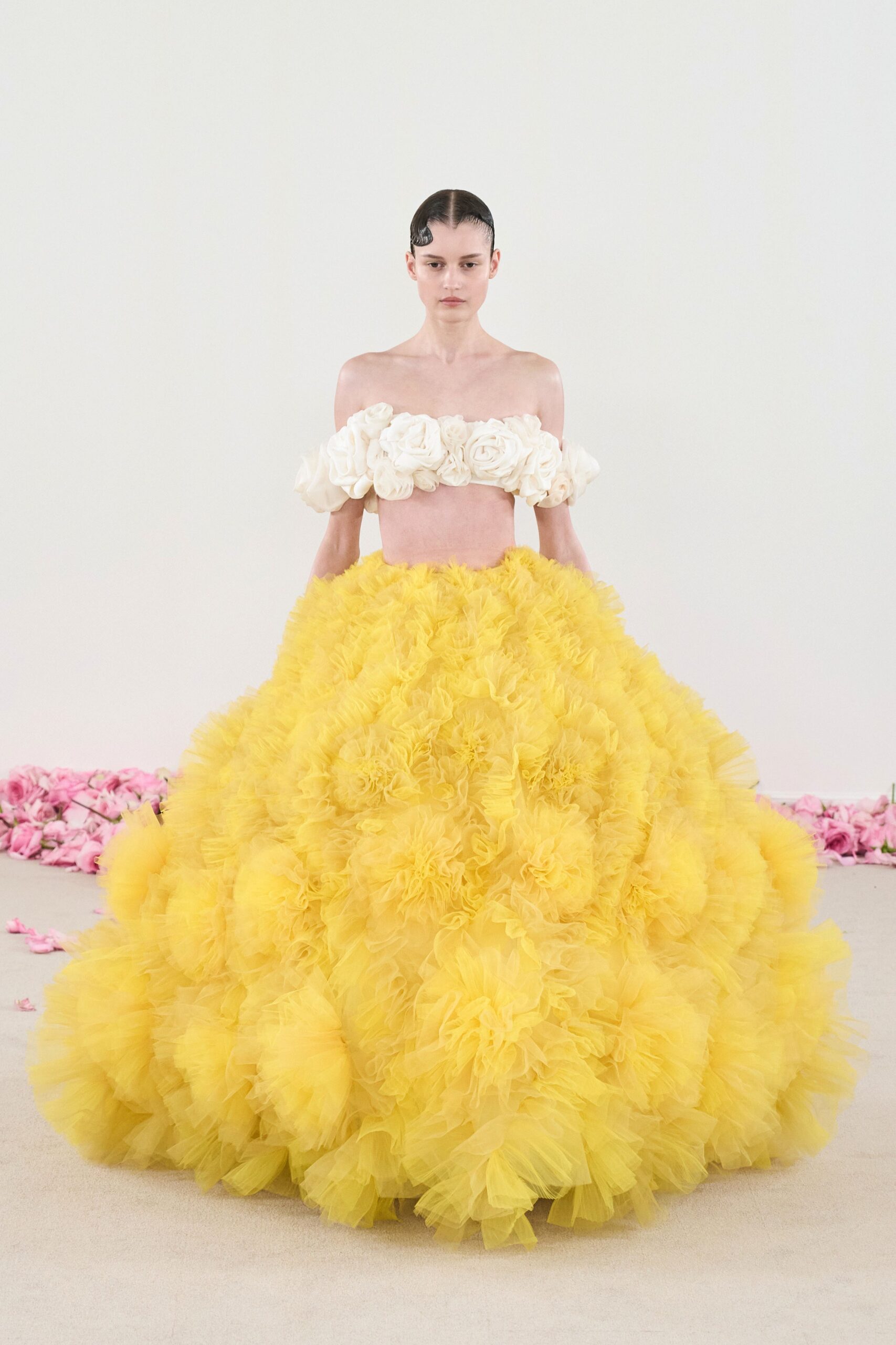 Giambattista Valli F/W 23 Couture Look 34