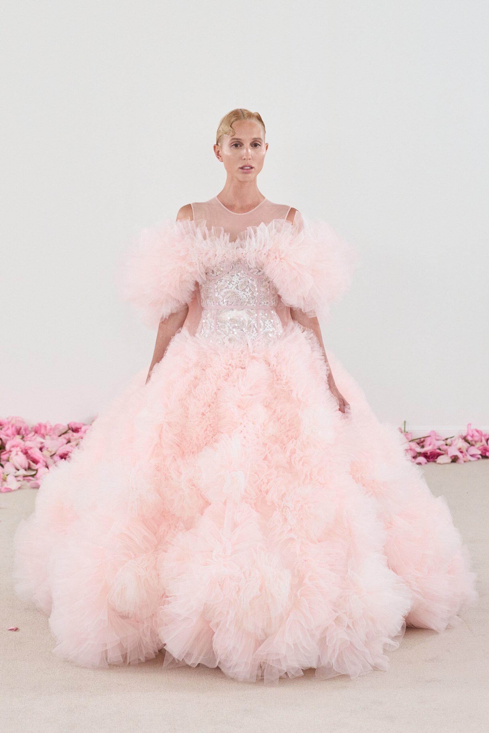 Giambattista Valli F/W 23 Couture Look 35