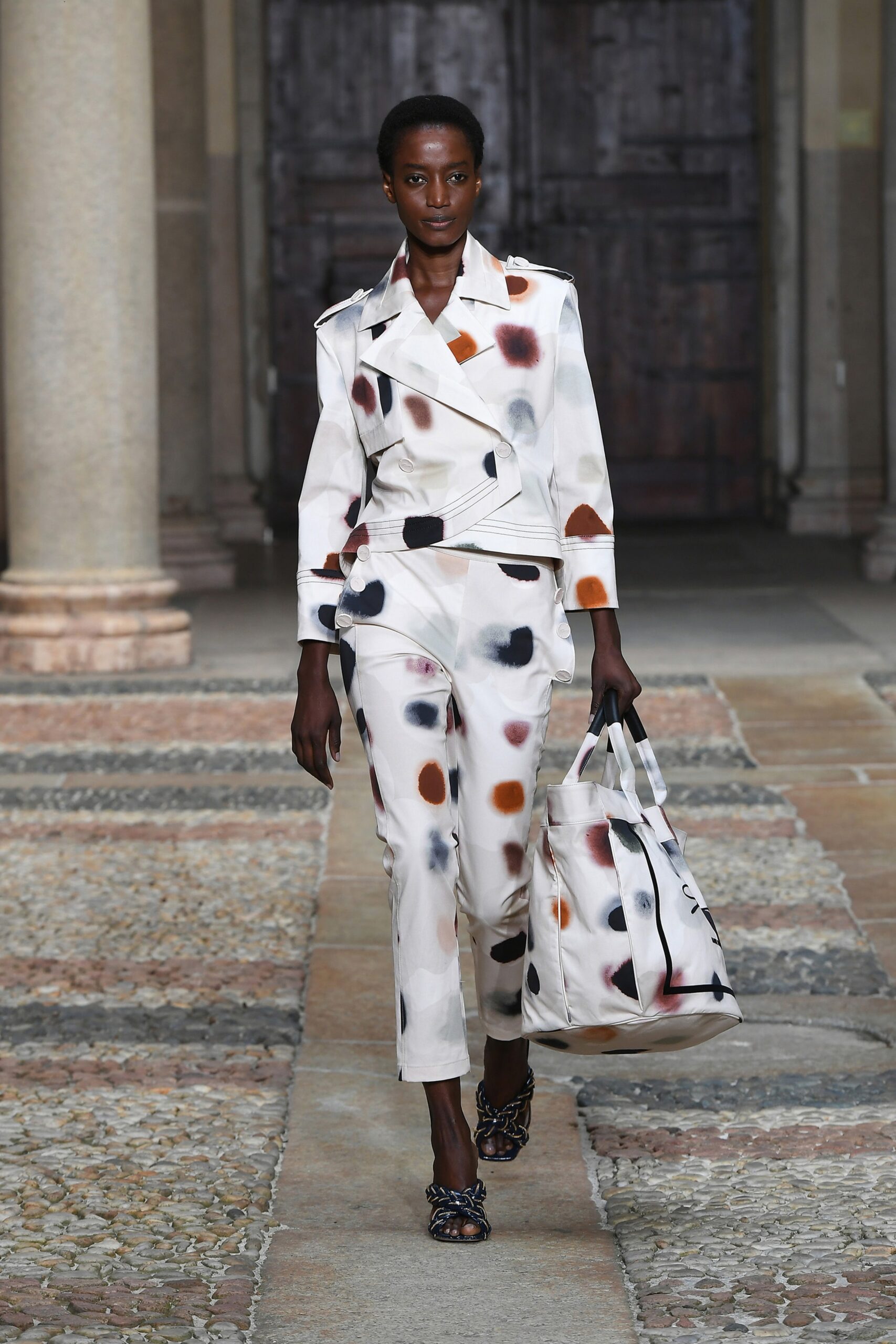 Genny S/S 22 Look 36