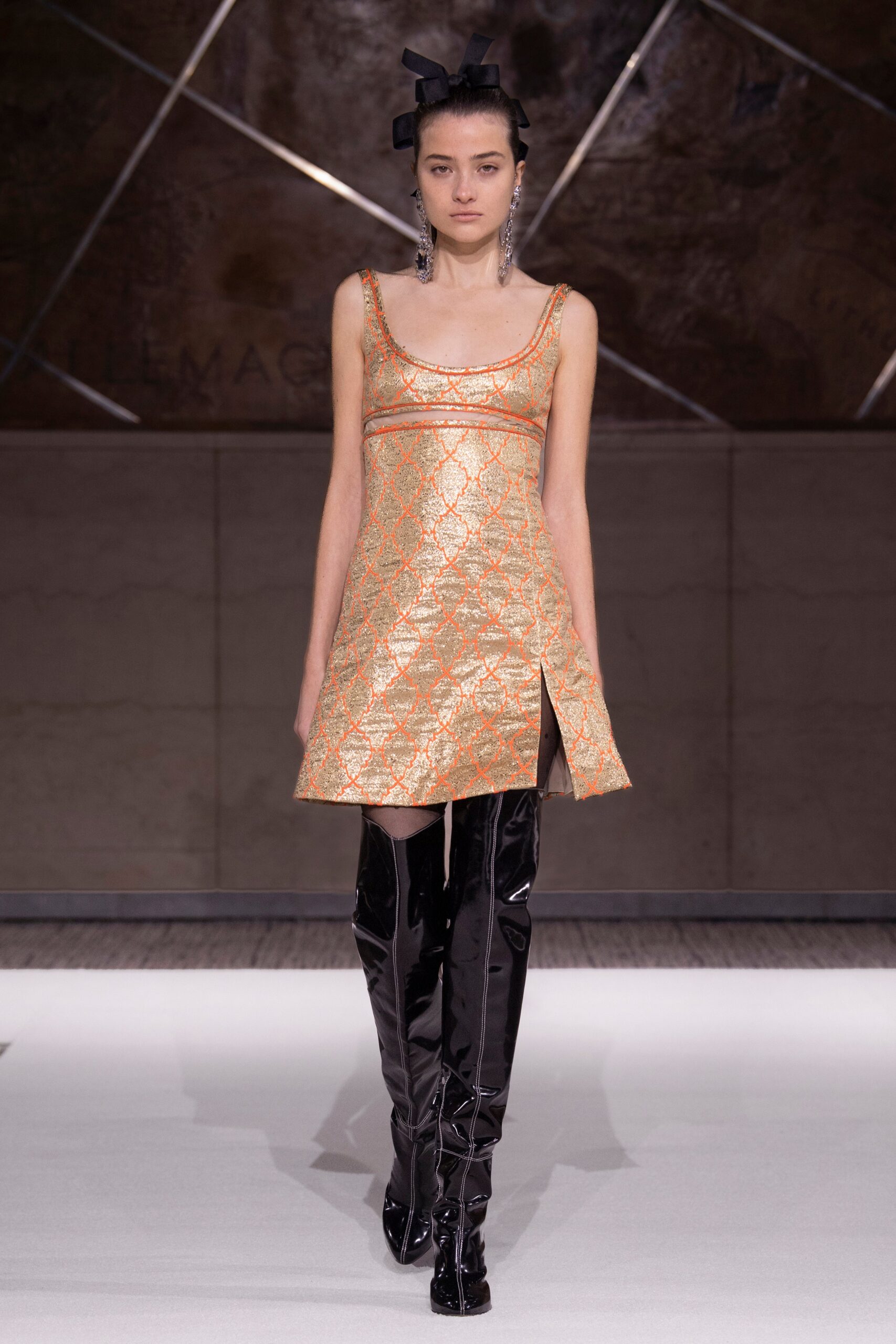 Giambattista Valli F/W 22 Look 36