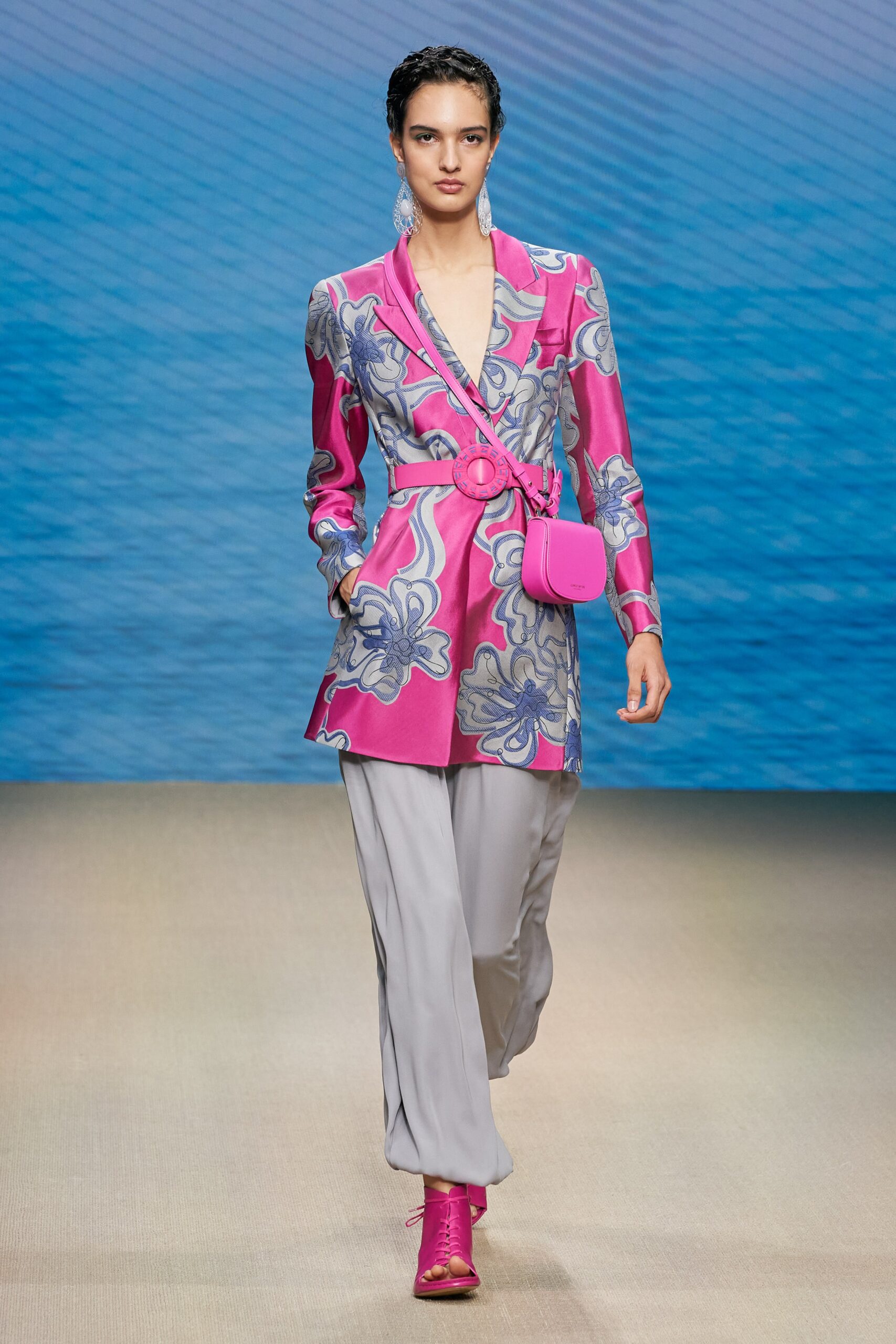 Giorgio Armani S/S 22 Look 37