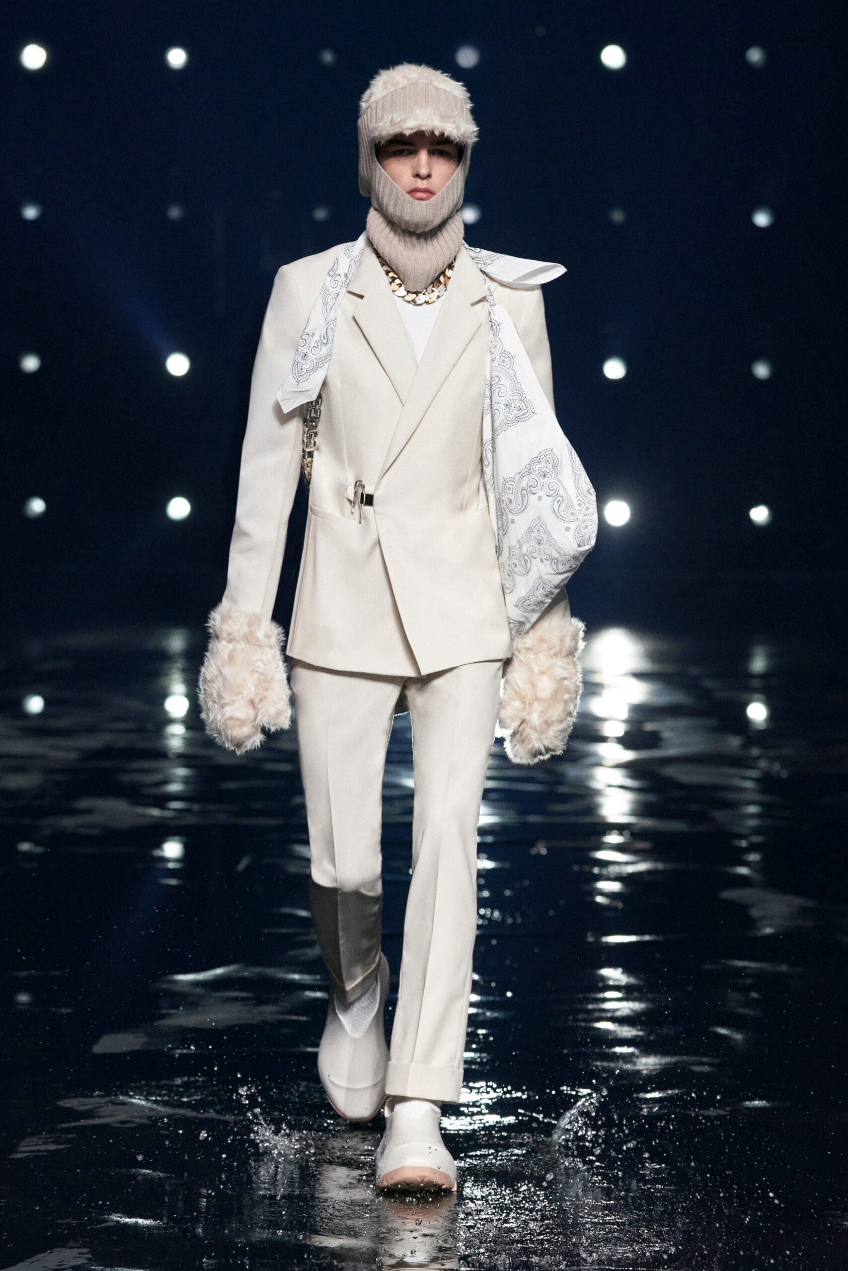 Givenchy F/W 21 Look 37