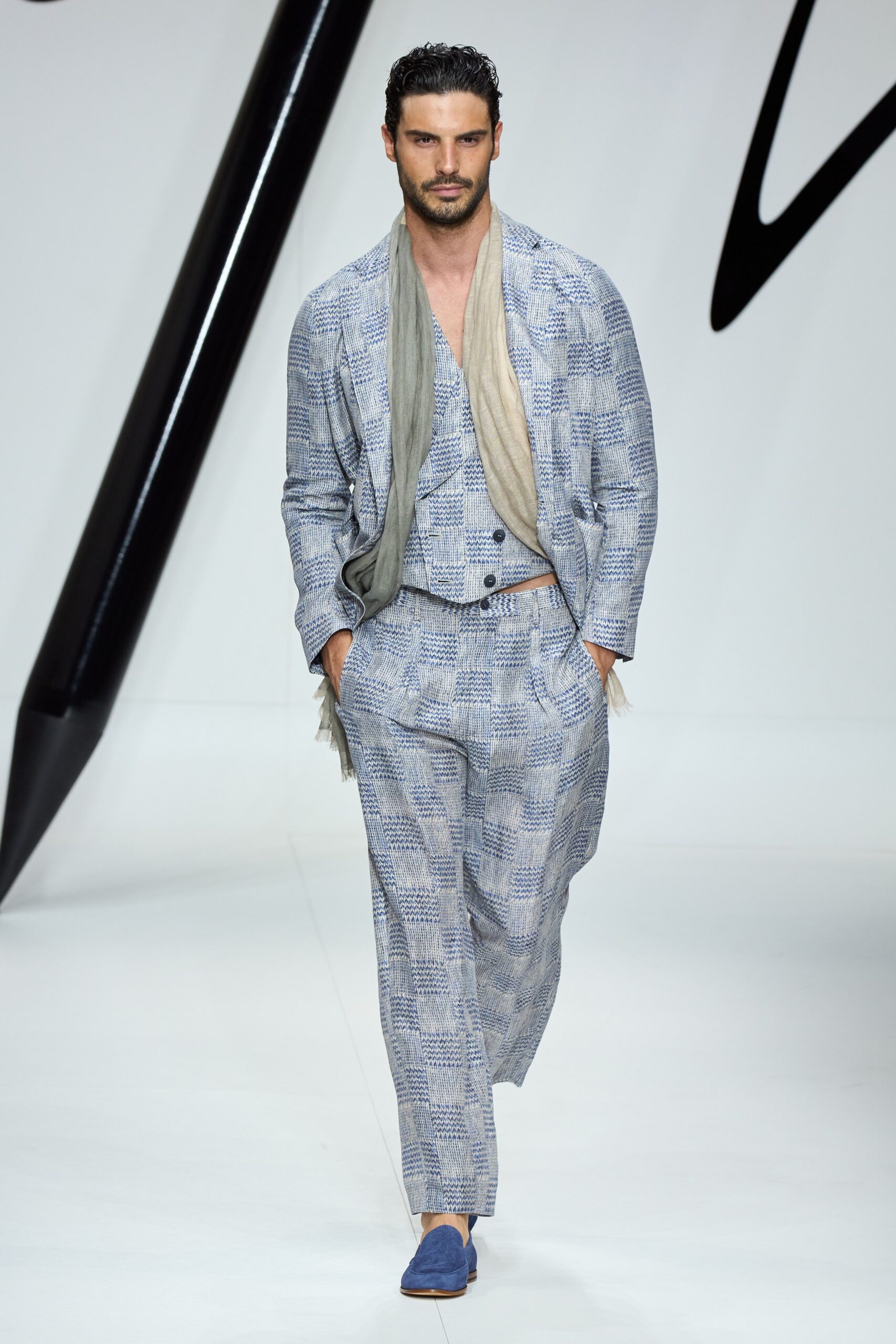 Giorgio Armani S/S 24 Menswear Look 38