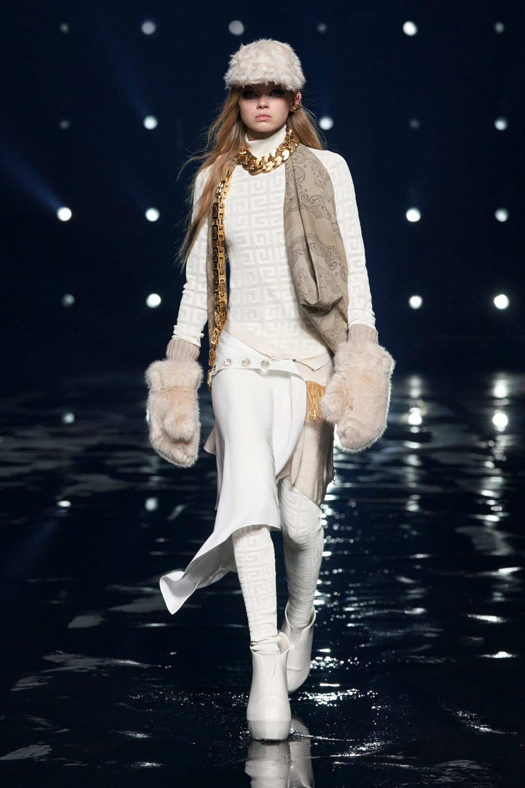Givenchy F/W 21 Look 39
