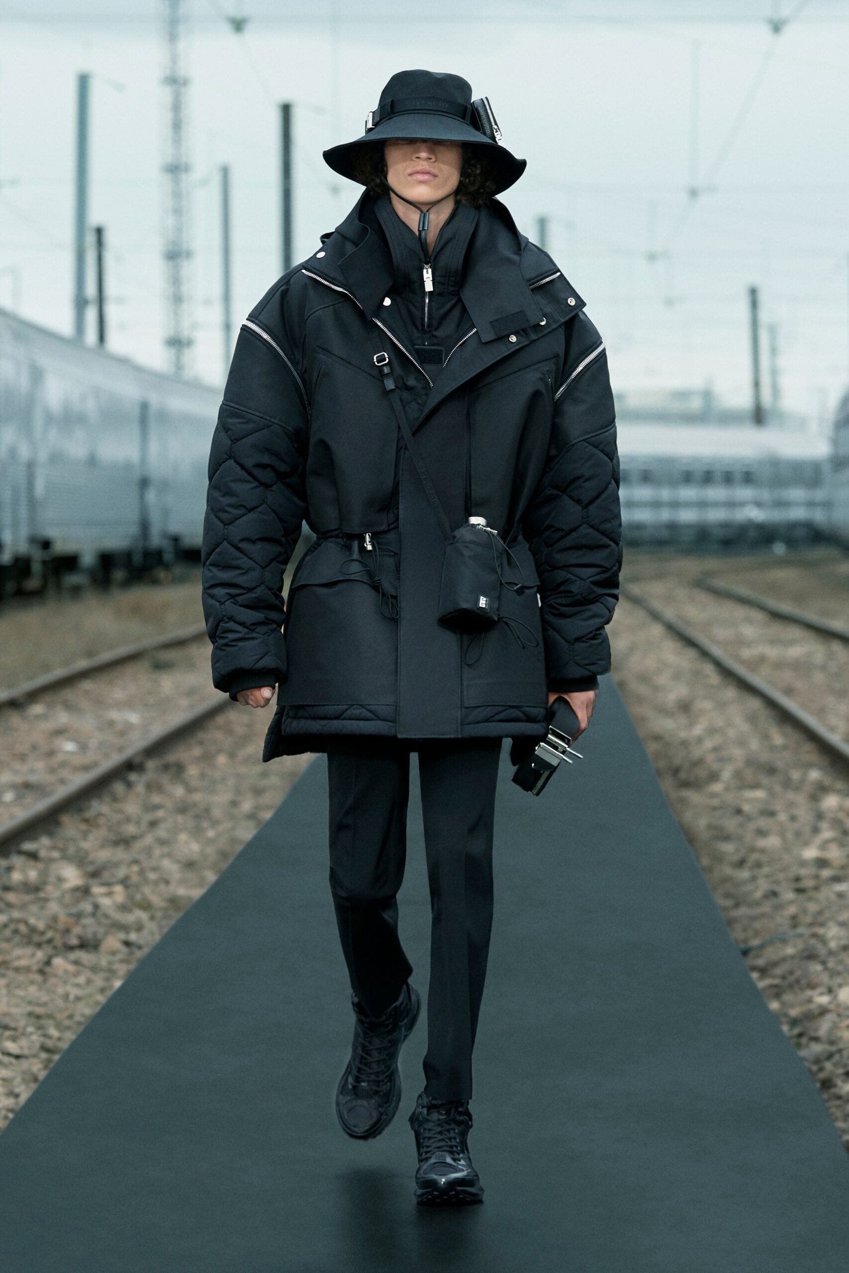 Givenchy Resort 22 Look 39