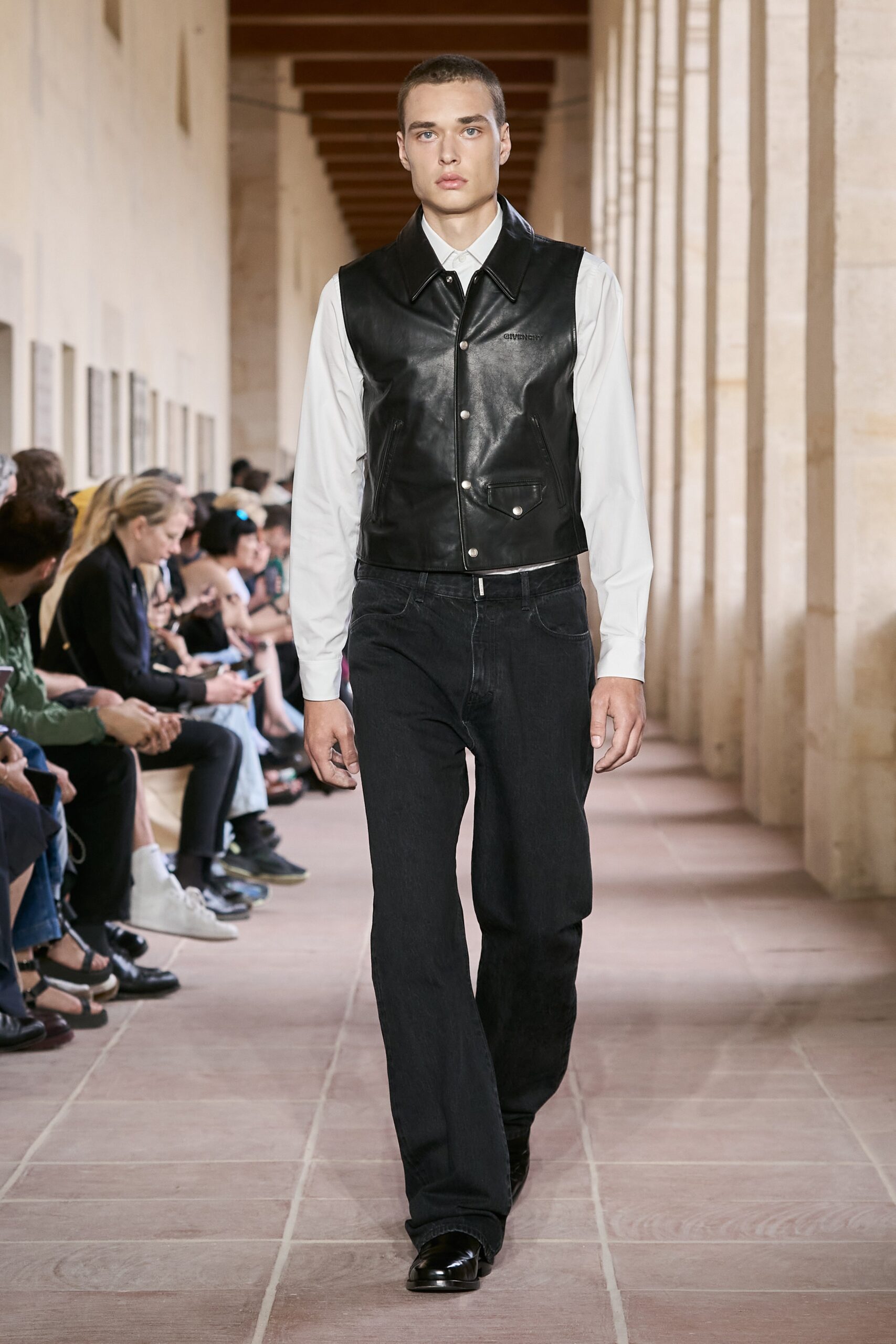 Givenchy S/S 24 Menswear Look 39