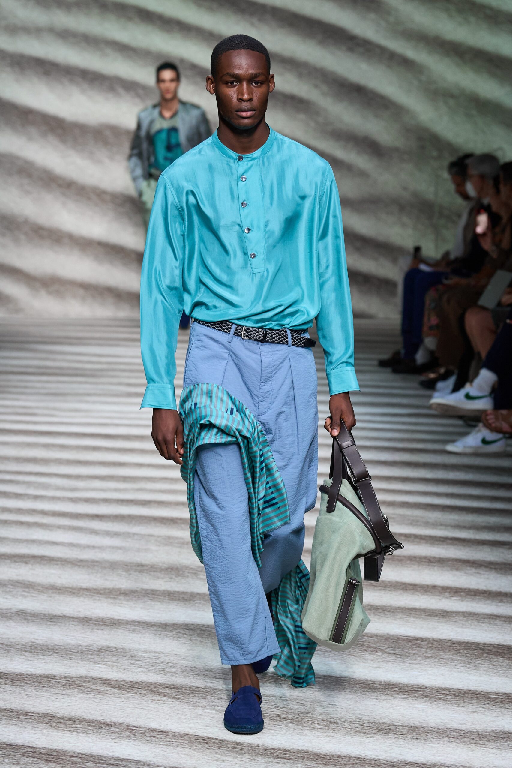 Giorgio Armani S/S 23 Menswear Look 43