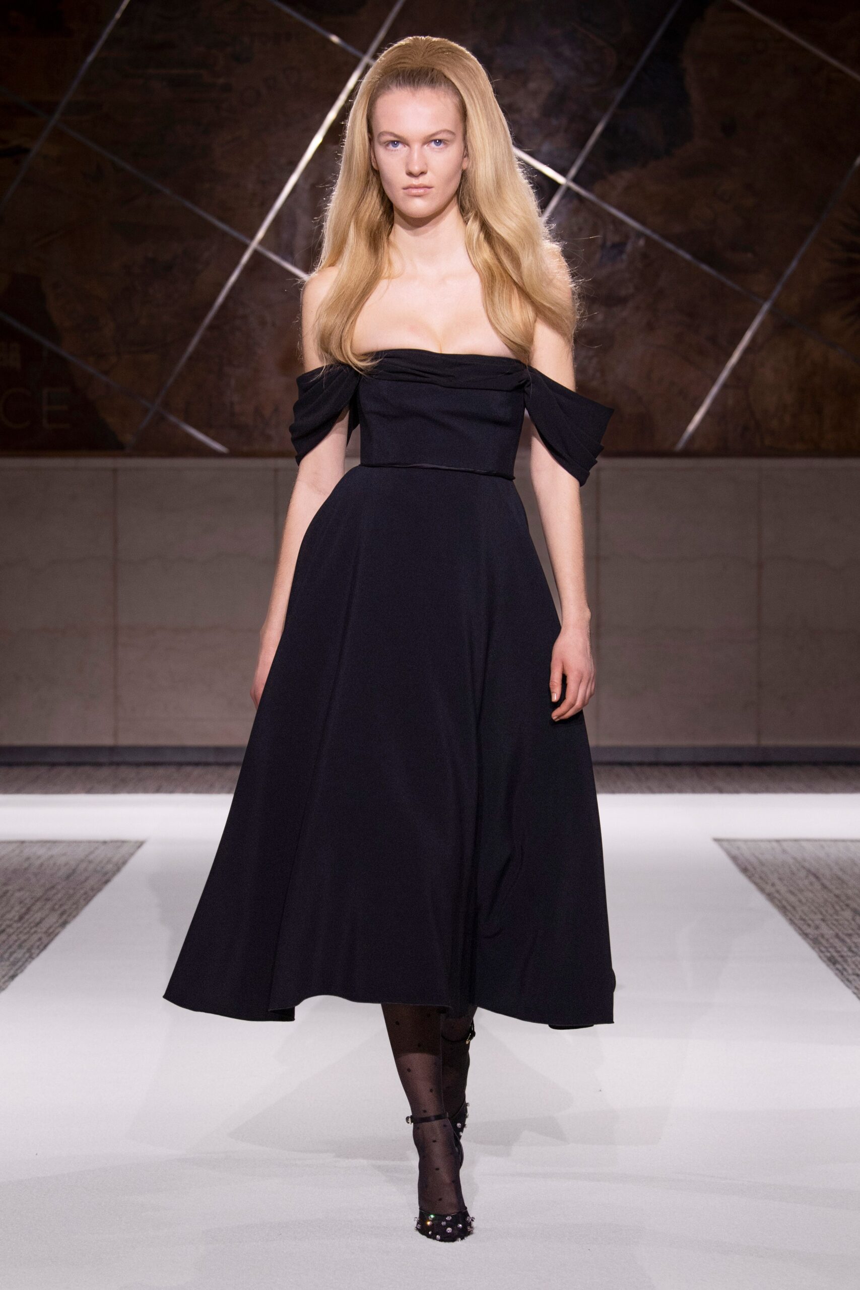 Giambattista Valli F/W 22 Look 49