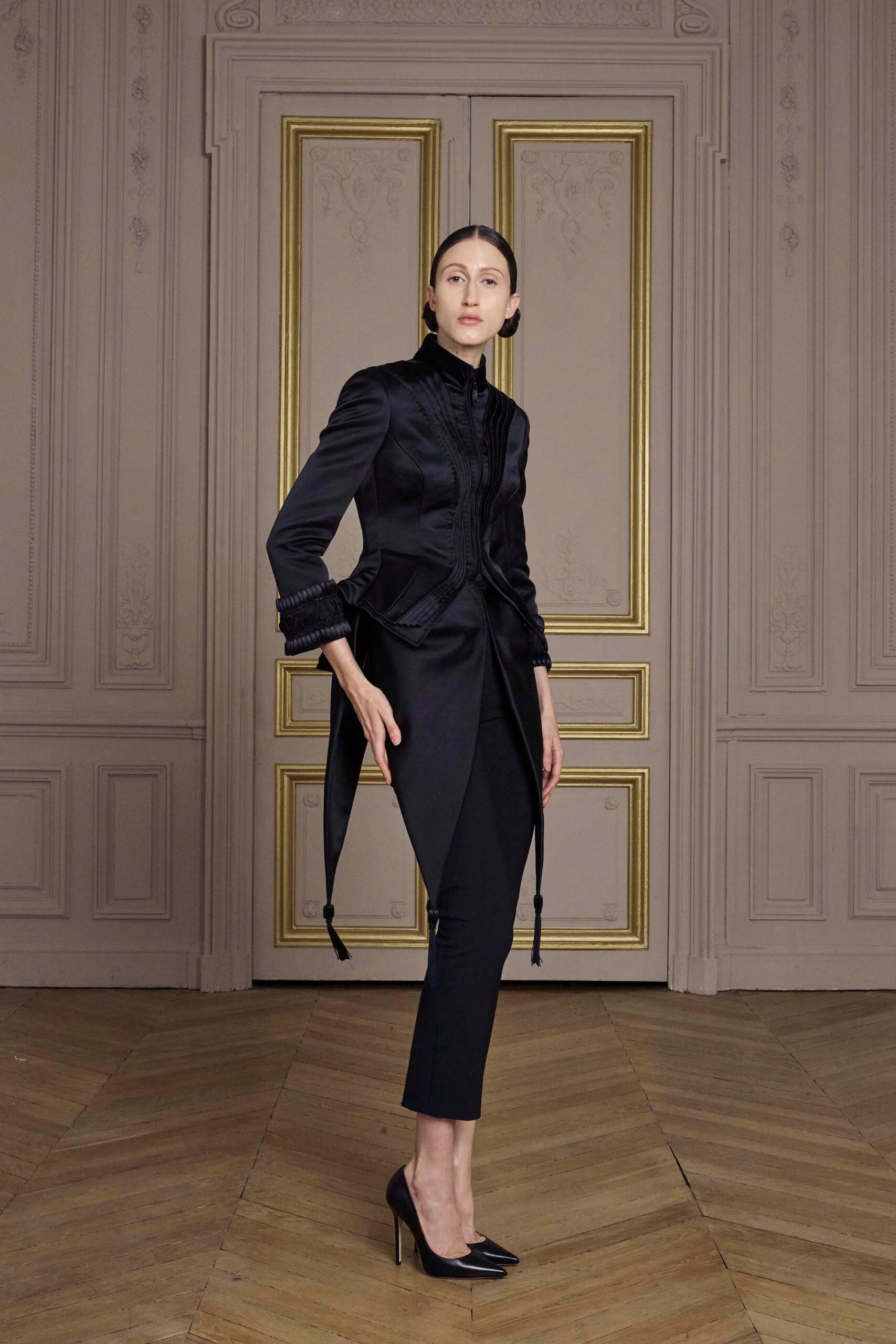 Giles Deacon Fall 2016 Couture
